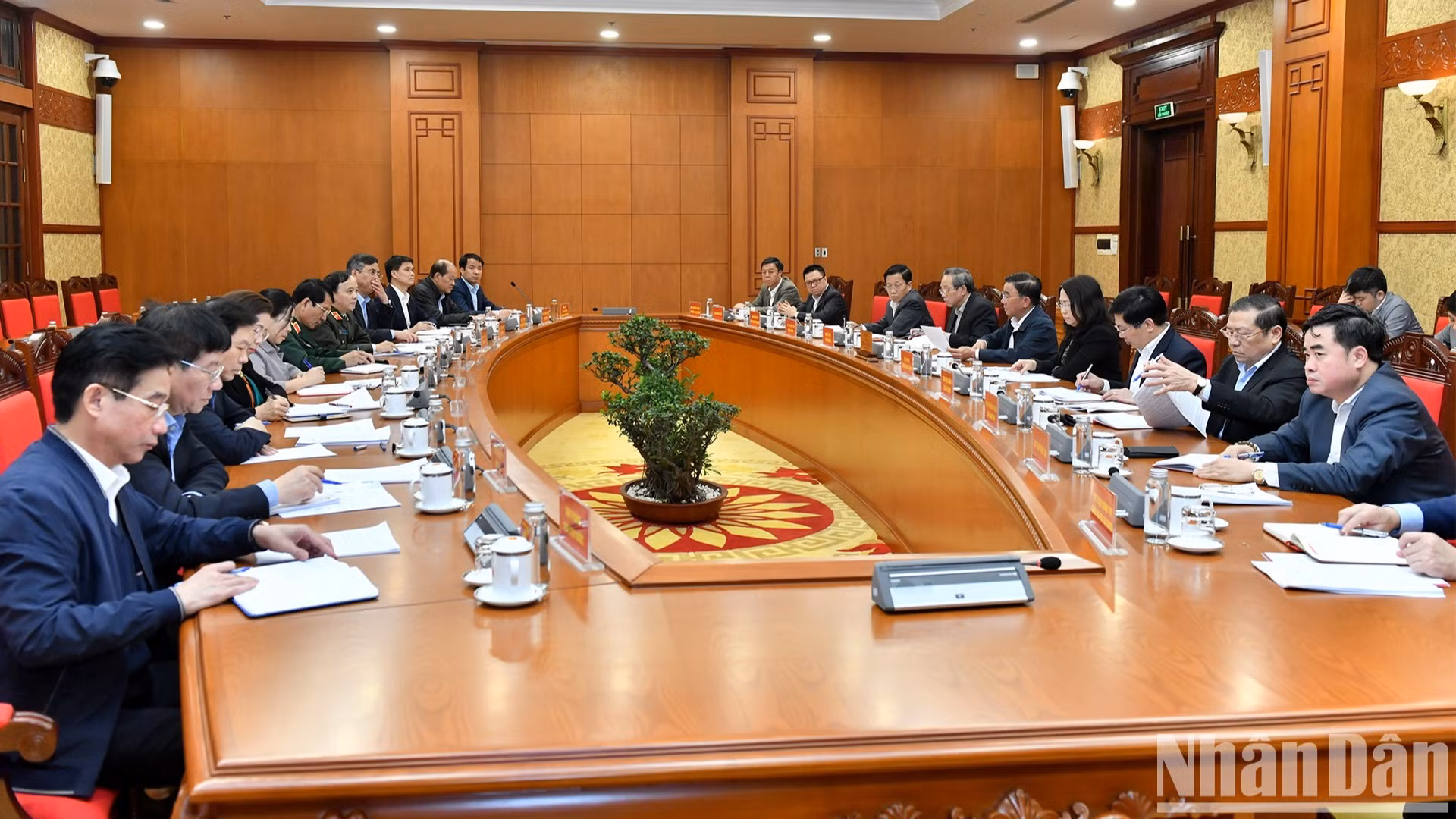 Đồng chí Trần Cẩm Tú, Ủy viên Bộ Chính trị, Thường trực Ban Bí thư chủ trì giao ban với các ban đảng, các văn phòng, các đảng ủy và một số cơ quan ở Trung ương.