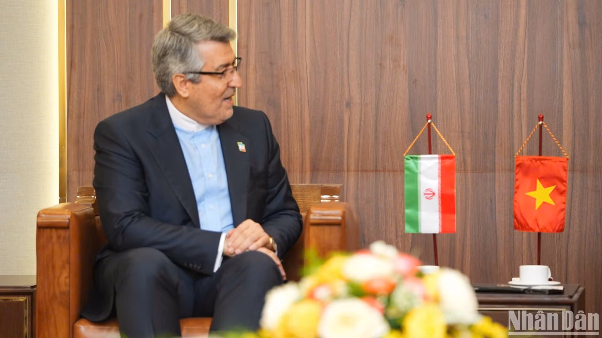 Đại sứ Iran Ali Akbar Nazari phát biểu tại buổi làm việc. Đại sứ Iran Ali Akbar Nazari phát biểu tại buổi làm việc.