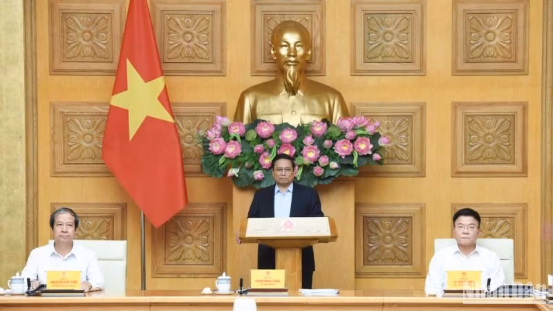 Thủ tướng Phạm Minh Chính, Chủ tịch Ủy ban Quốc gia đổi mới giáo dục và đào tạo chủ trì phiên họp.