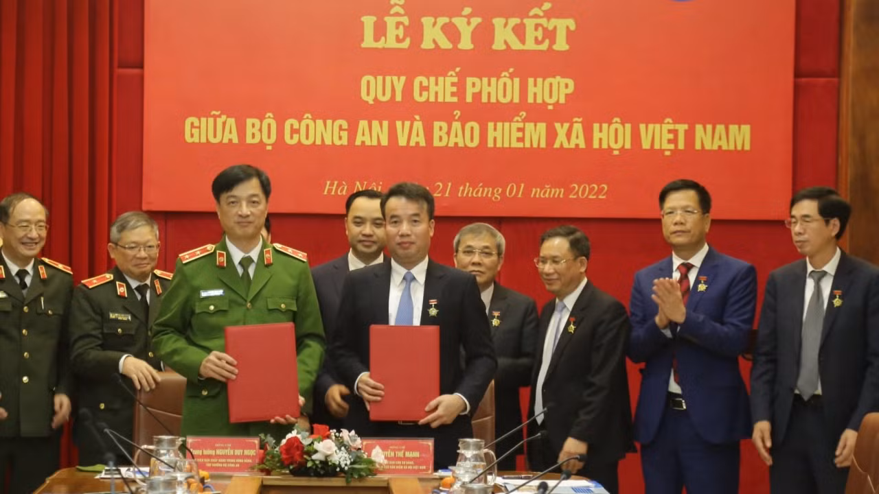 Bộ Công an và Bảo hiểm xã hội Việt Nam ký kết Quy chế phối hợp. (Ảnh: Tâm Trung) Bộ Công an và Bảo hiểm xã hội Việt Nam ký kết Quy chế phối hợp. (Ảnh: Tâm Trung)