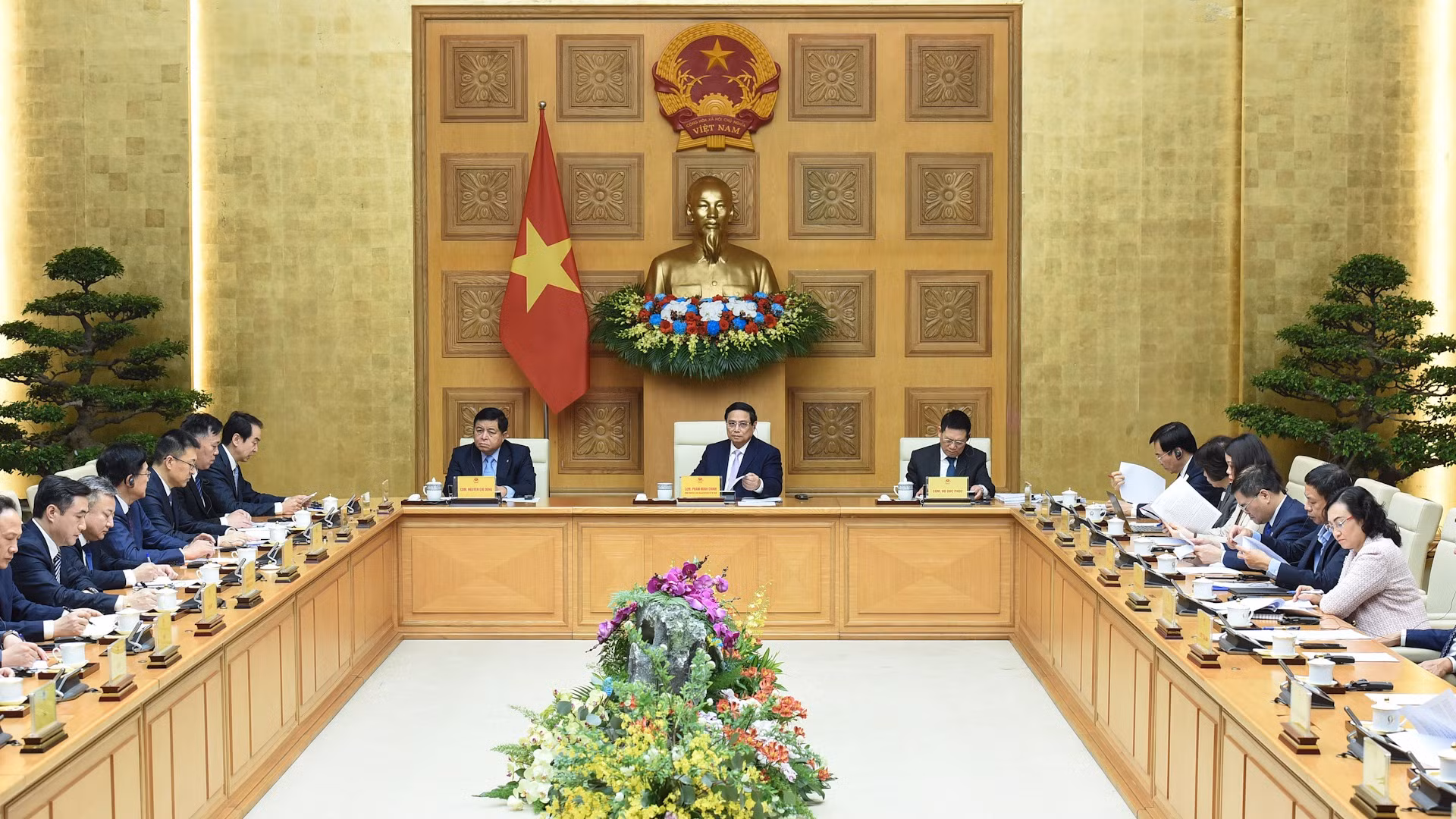 Thủ tướng Phạm Minh Chính và các Phó Thủ tướng chủ trì Tọa đàm với các doanh nghiệp Trung Quốc.
