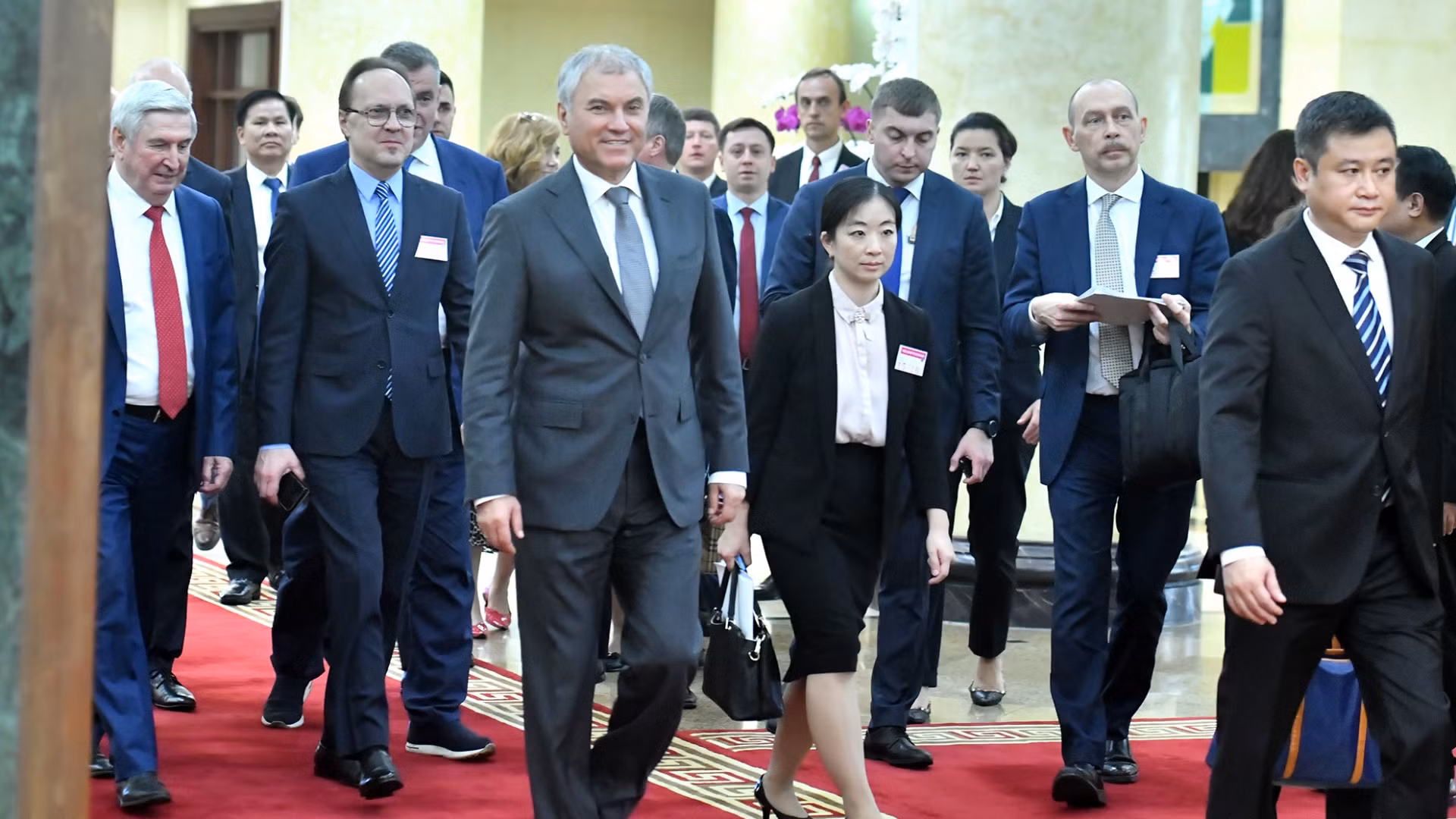 Chủ tịch Duma Quốc gia Nga Vyacheslav Viktorovich Volodin và các đại biểu đến trụ sở Trung ương Đảng.