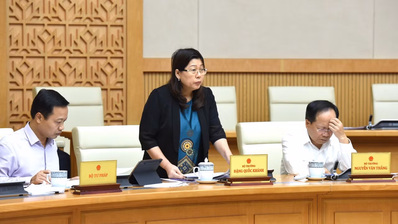 Thứ trưởng Tài nguyên và Môi trường Nguyễn Thị Phương Hoa phát biểu.