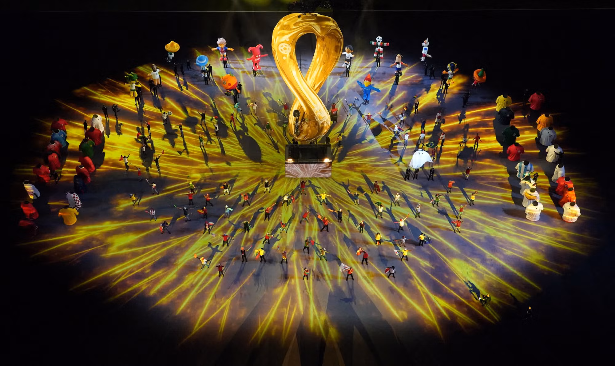 Tối 20/11, tại sân vận động Al Bayt (Qatar), World Cup 2022 đã chính thức khai mạc với buổi lễ âm nhạc và ánh sáng hoành tráng. Chủ đề của lễ khai mạc gồm có 7 màn trình diễn, nêu bật ý nghĩa về sự gắn kết, gạt bỏ những khác biệt và bất đồng, kết nối các dân tộc, các màu da trong một niềm say mê chung: bóng đá. (Ảnh: Reuters) Tối 20/11, tại sân vận động Al Bayt (Qatar), World Cup 2022 đã chính thức khai mạc với buổi lễ âm nhạc và ánh sáng hoành tráng. Chủ đề của lễ khai mạc gồm có 7 màn trình diễn, nêu bật ý nghĩa về sự gắn kết, gạt bỏ những khác biệt và bất đồng, kết nối các dân tộc, các màu da trong một niềm say mê chung: bóng đá. (Ảnh: Reuters)