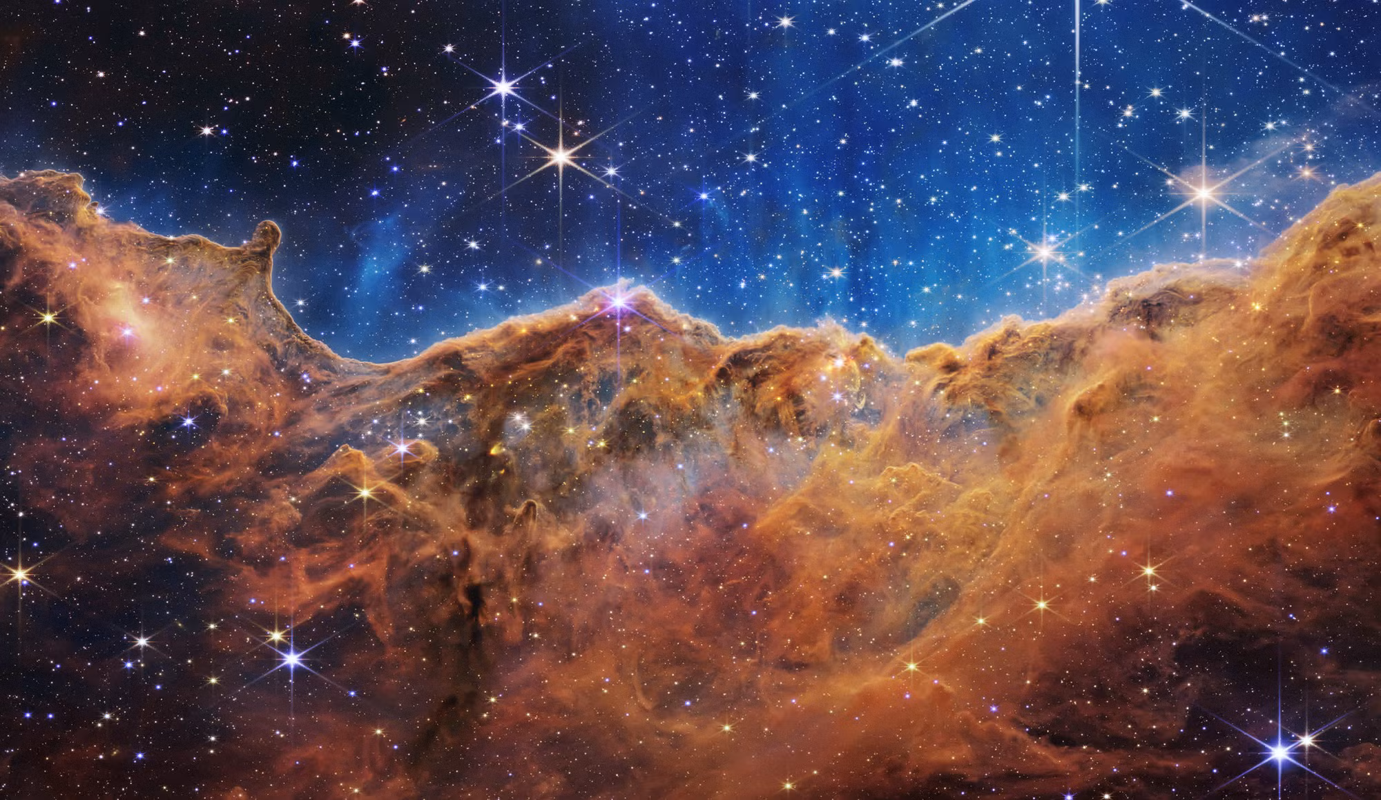 Hình ảnh được chụp bởi kính viễn vọng không gian James Webb cho thấy cụm thiên hà NGC 3324 thuộc tinh vân Carina. Kính viễn vọng James Webb của Cơ quan Hàng không vũ trụ Mỹ (NASA) đã công bố những hình ảnh chi tiết chưa từng thấy về sự ra đời của một ngôi sao trong vũ trụ. (Ảnh: NASA) Hình ảnh được chụp bởi kính viễn vọng không gian James Webb cho thấy cụm thiên hà NGC 3324 thuộc tinh vân Carina. Kính viễn vọng James Webb của Cơ quan Hàng không vũ trụ Mỹ (NASA) đã công bố những hình ảnh chi tiết chưa từng thấy về sự ra đời của một ngôi sao trong vũ trụ. (Ảnh: NASA)