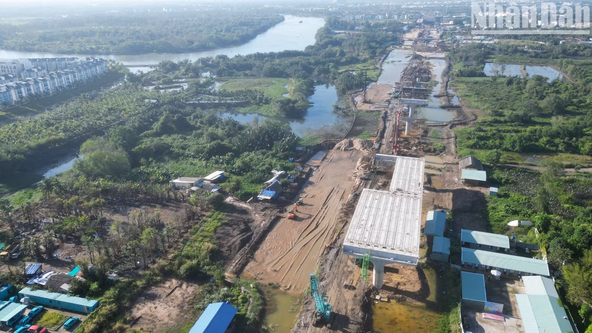 Dự án Vành đai 3 có chiều dài 76km, đi qua 4 địa phương, gồm: Thành phố Hồ Chí Minh, Bình Dương, Đồng Nai và Long An với tổng kinh phí gần 75.400 tỷ đồng. Dự án Vành đai 3 có chiều dài 76km, đi qua 4 địa phương, gồm: Thành phố Hồ Chí Minh, Bình Dương, Đồng Nai và Long An với tổng kinh phí gần 75.400 tỷ đồng.