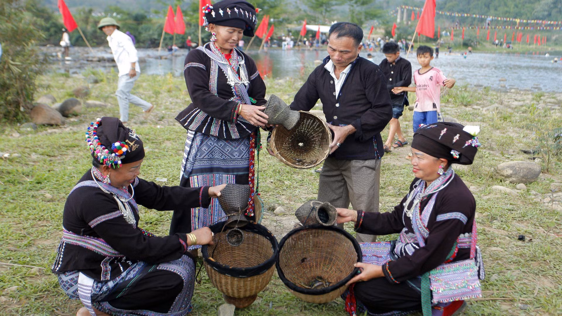 Sản phẩm của cuộc thi của một số bà con. Sản phẩm của cuộc thi của một số bà con.