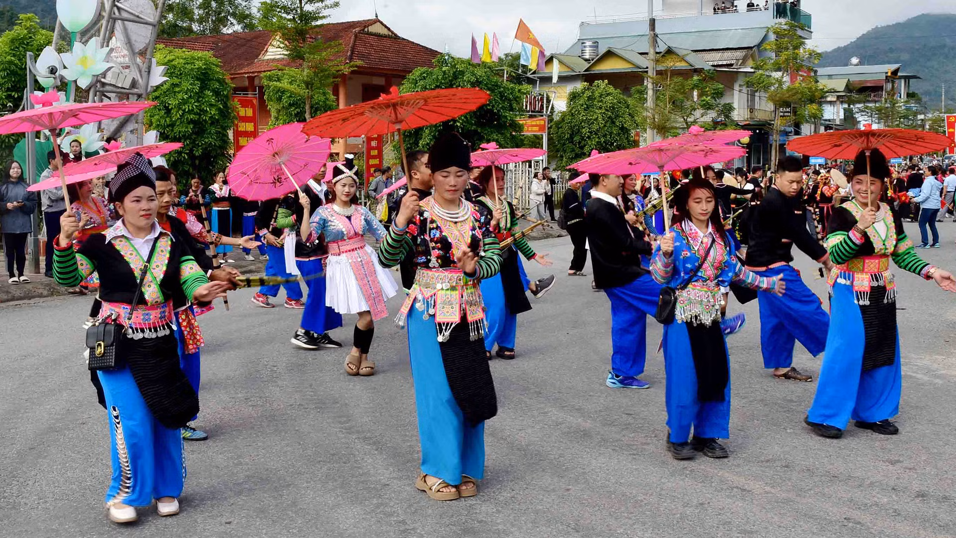 Thông qua lễ hội giúp nâng cao ý thức trách nhiệm trong việc bảo tồn, phát huy các giá trị văn hóa gắn với phát triển kinh tế-xã hội.