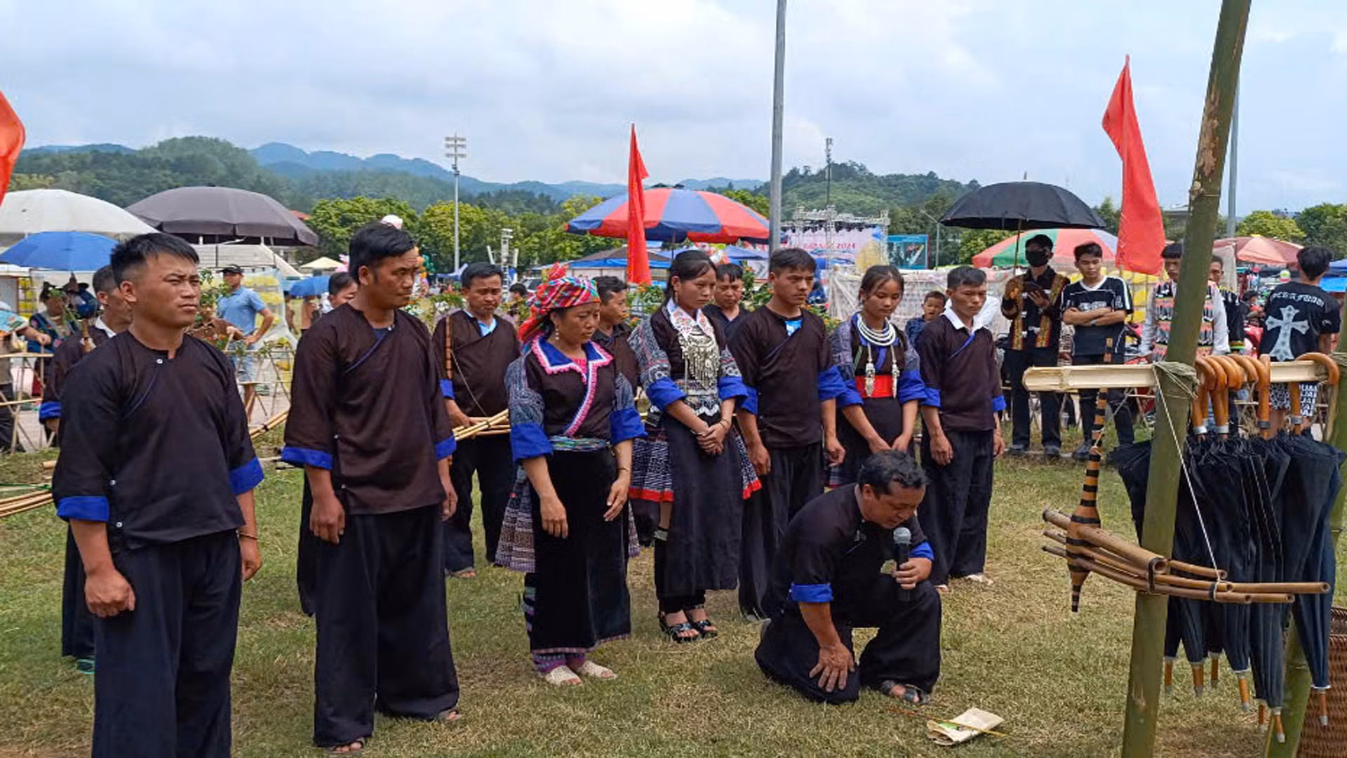 Trình diễn Lễ hội Gầu Tào. Trình diễn Lễ hội Gầu Tào.