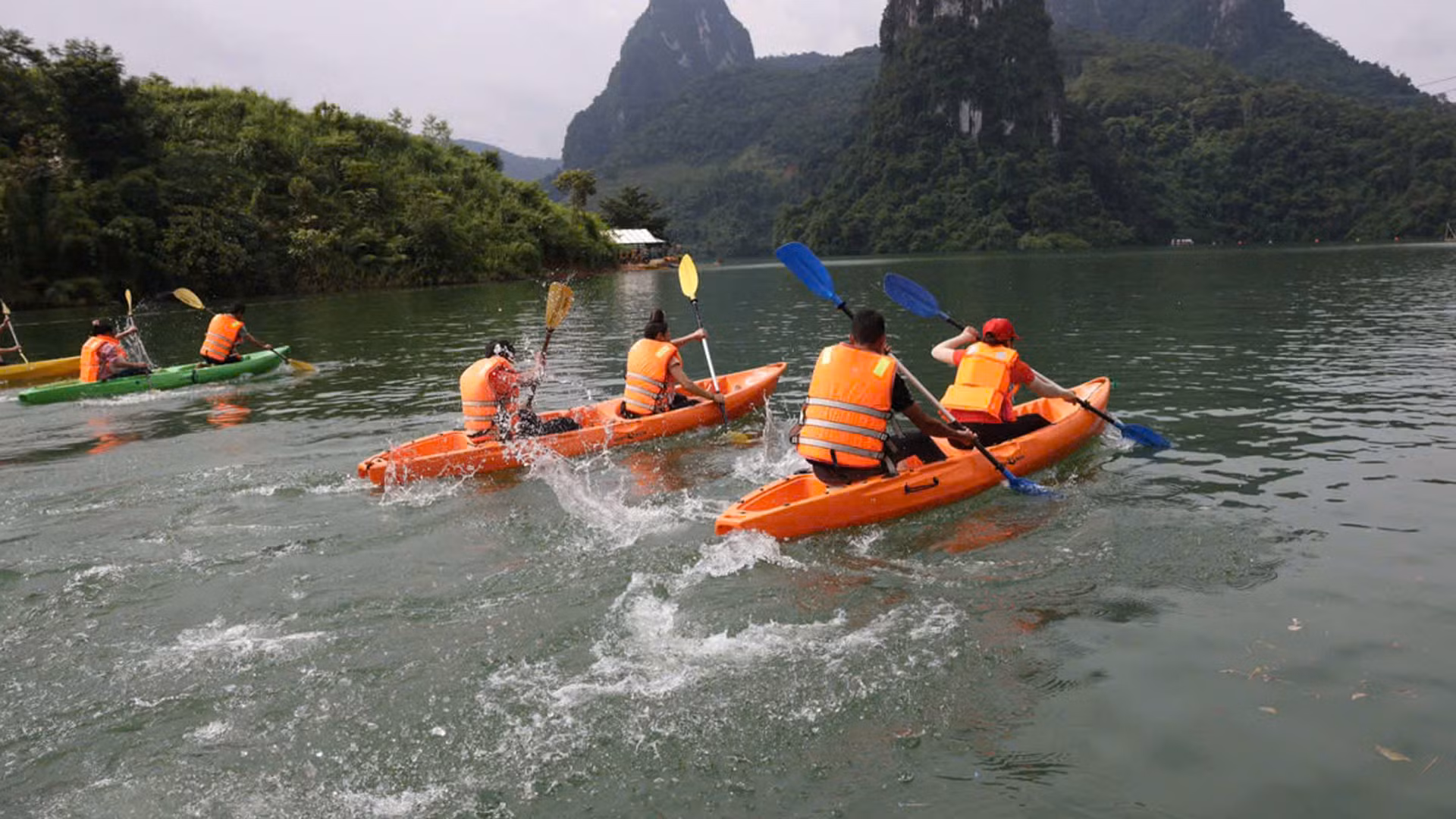 Đua thuyền Kayak. Đua thuyền Kayak.