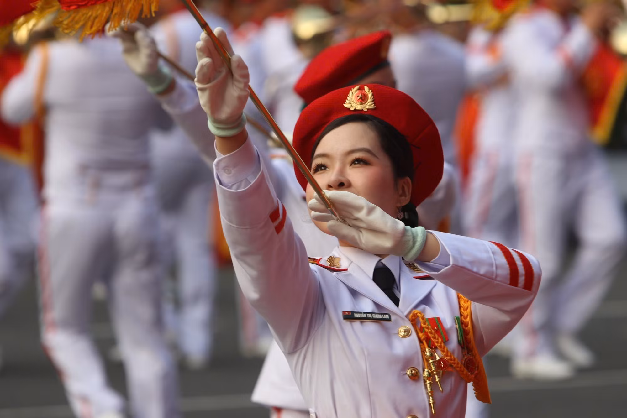 Màn súng kết hợp quân nhạc xếp hình nghệ thuật “Đất nước trọn niềm vui” do Đoàn Nghi lễ Quân đội, Trường Đại học Văn hoá Nghệ thuật Quân đội, Đoàn Văn công Quân khu 1, Đoàn văn công quân khu 3 , Đoàn văn công Quân khu 9 biểu diễn. Ảnh: TTXVN