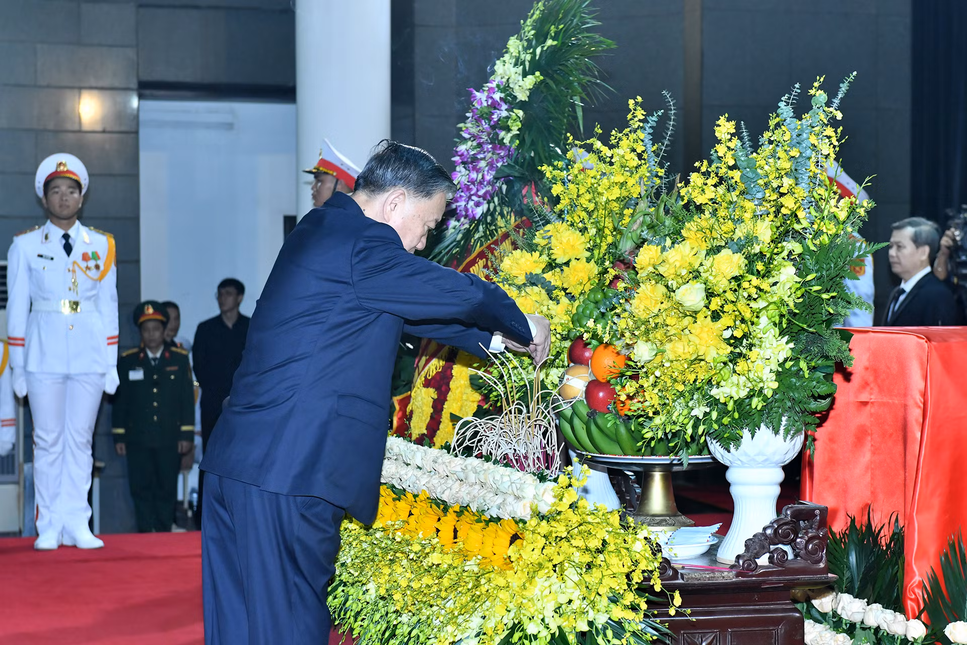 Tổng Bí thư Tô Lâm viếng nguyên Chủ tịch nước Trần Đức Lương. Tổng Bí thư Tô Lâm viếng nguyên Chủ tịch nước Trần Đức Lương.