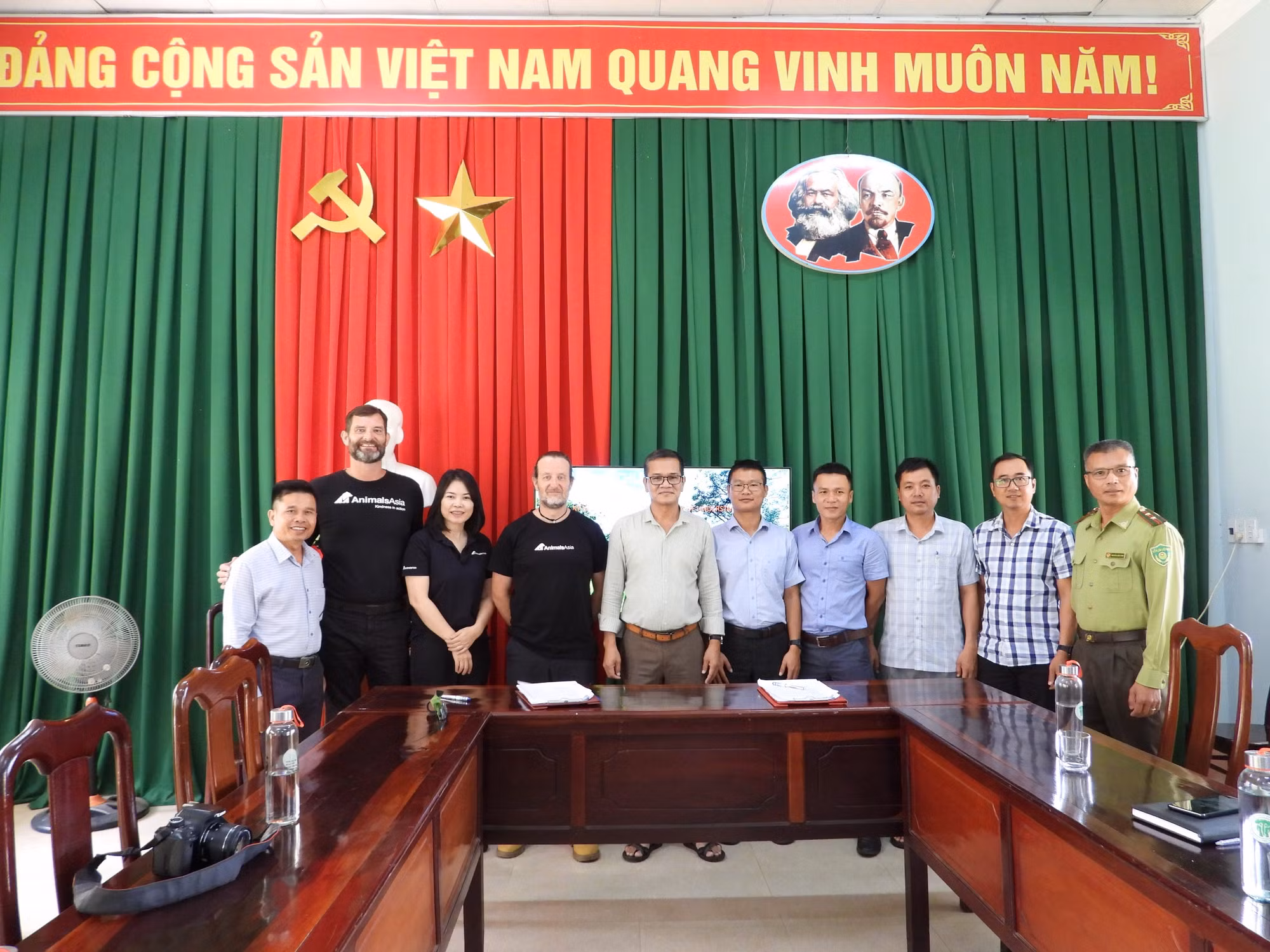 Lễ ký thỏa thuận hợp tác giai đoạn 2 giữa Animals Asia cùng Vườn quốc gia Yok Đôn. (Ảnh: Animals Asia cung cấp)
