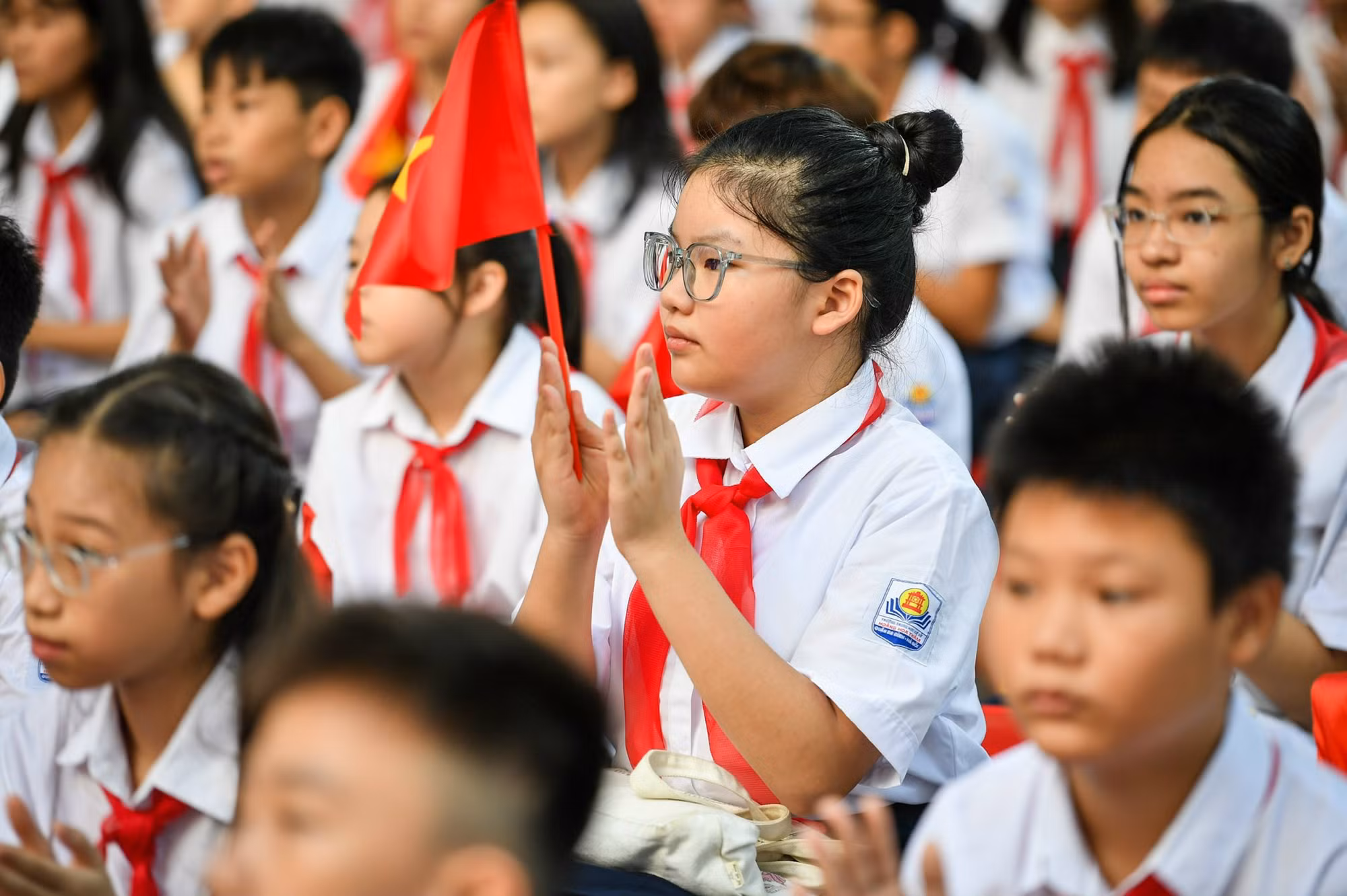 Niềm vui ánh lên trên gương mặt của các học sinh Trường Hoàng Hoa Thám. (Ảnh: THÀNH ĐẠT)