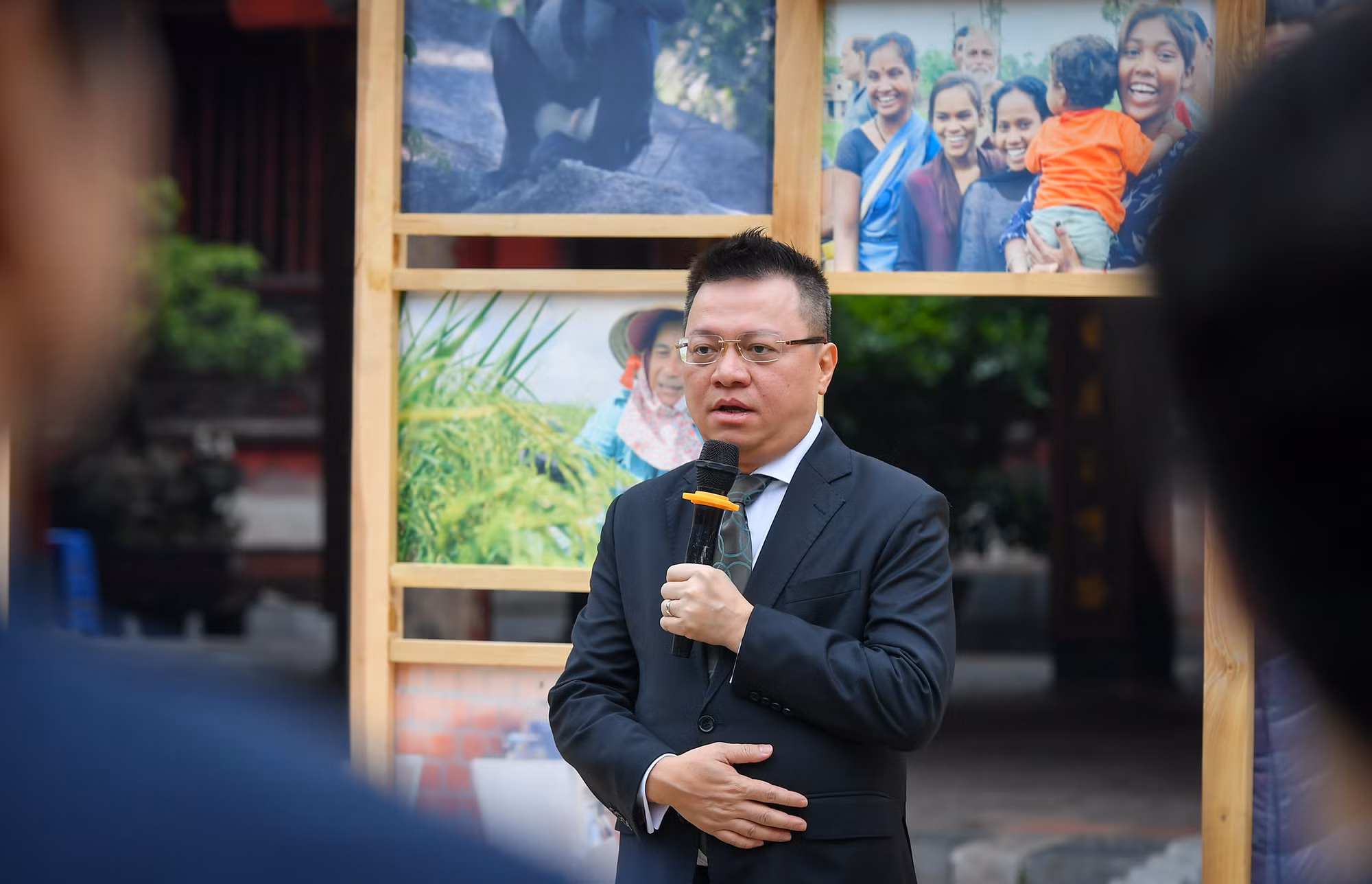 Đồng chí cũng cho biết thêm, thông qua quá trình chấm giải, Hội đồng Giám khảo thực sự cảm phục nhiều cá nhân, tổ chức, doanh nghiệp đã âm thầm đóng góp rất lớn cho cộng đồng. Thông qua chuỗi hoạt động, Ban Tổ chức giải thưởng Hành động vì cộng đồng mong muốn tiếp tục lan tỏa hơn nữa các điển hình này, qua đó truyền cảm hứng cho toàn xã hội. Đồng chí cũng cho biết thêm, thông qua quá trình chấm giải, Hội đồng Giám khảo thực sự cảm phục nhiều cá nhân, tổ chức, doanh nghiệp đã âm thầm đóng góp rất lớn cho cộng đồng. Thông qua chuỗi hoạt động, Ban Tổ chức giải thưởng Hành động vì cộng đồng mong muốn tiếp tục lan tỏa hơn nữa các điển hình này, qua đó truyền cảm hứng cho toàn xã hội.