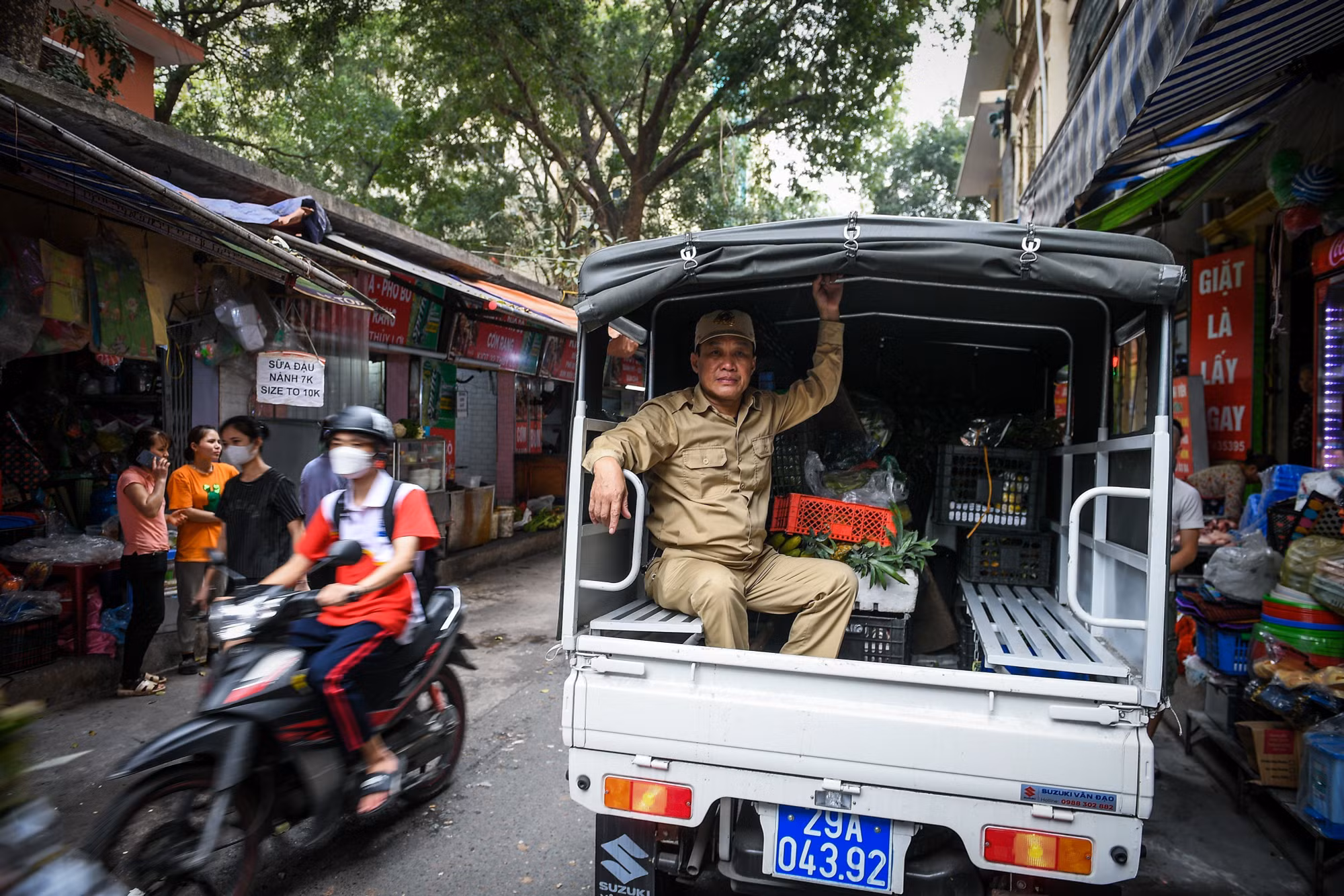 Mô hình này cũng sẽ góp phần nâng cao sự phối hợp, hiệp đồng có hiệu quả giữa các lực lượng chức năng của 4 phường trong công tác tuyên truyền giáo dục pháp luật, tăng cường kiểm tra, kịp thời xử lý vi phạm, giải tỏa triệt để việc lấn chiếm lòng đường, vỉa hè để họp chợ, bán hàng, dừng đỗ xe tại các tuyến phố.