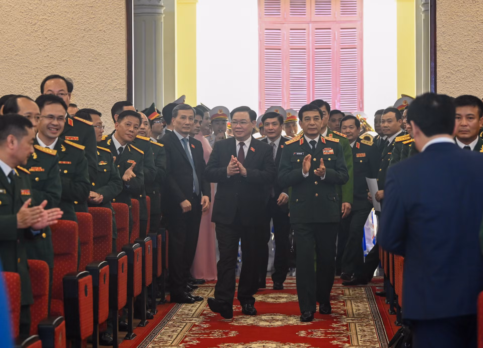 Chủ tịch Quốc hội Vương Đình Huệ, Đại tướng Phan Văn Giang, Bộ trưởng Quốc phòng dự buổi làm việc. Chủ tịch Quốc hội Vương Đình Huệ, Đại tướng Phan Văn Giang, Bộ trưởng Quốc phòng dự buổi làm việc.
