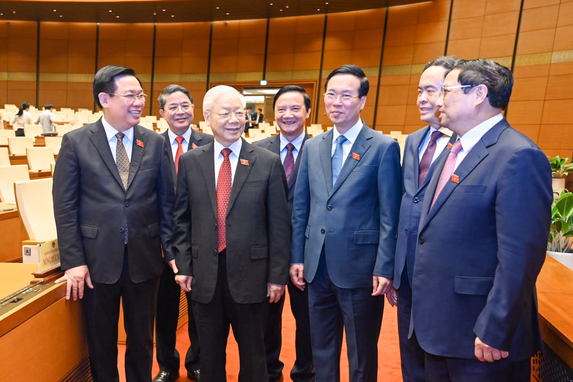 Tổng Bí thư Nguyễn Phú Trọng, Chủ tịch nước Võ Văn Thưởng, Thủ tướng Phạm Minh Chính, Chủ tịch Quốc hội Vương Đình Huệ cùng các đồng chí Phó Chủ tịch Quốc hội tại phiên bế mạc.