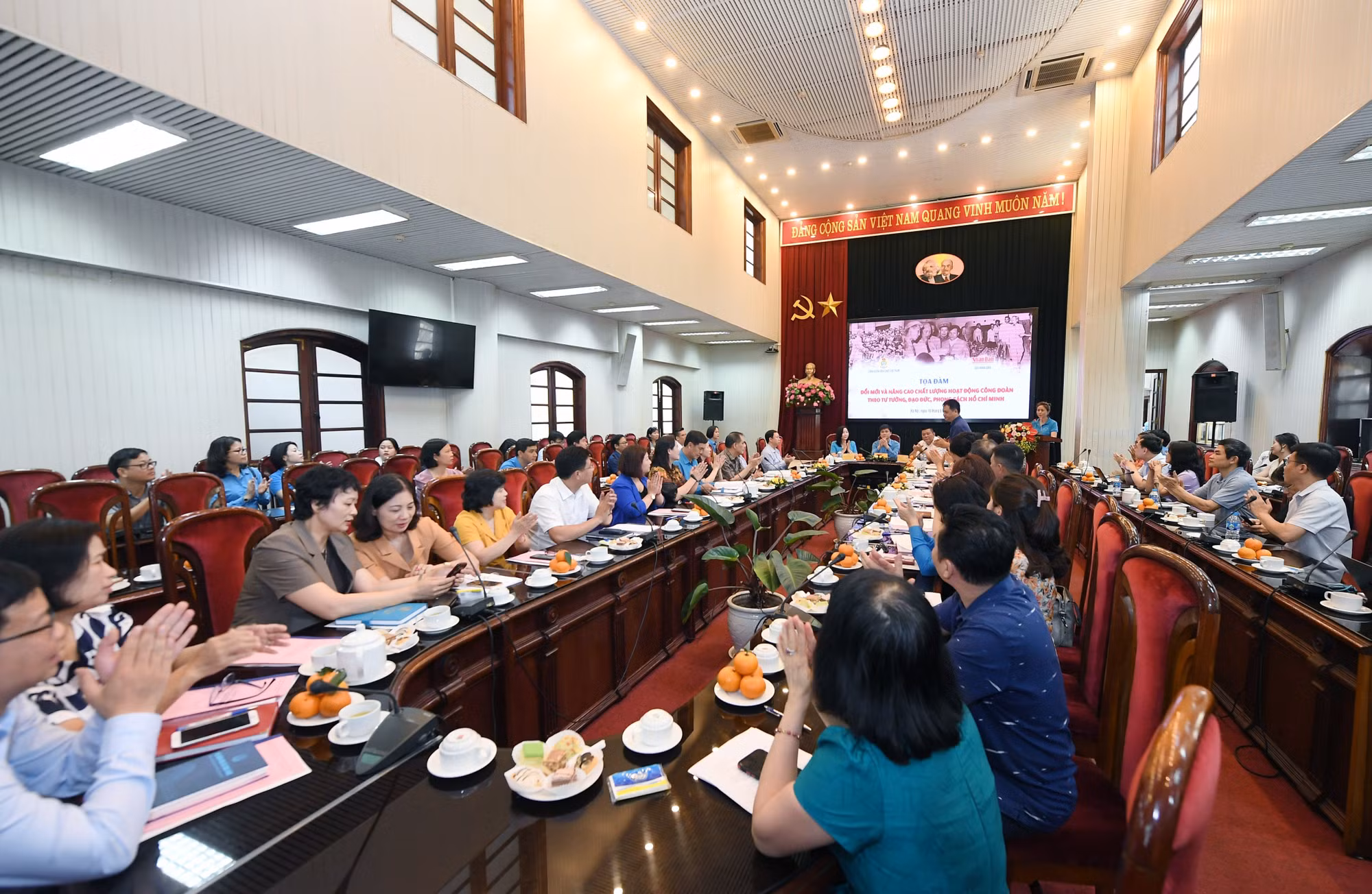 Quang cảnh buổi tọa đàm.