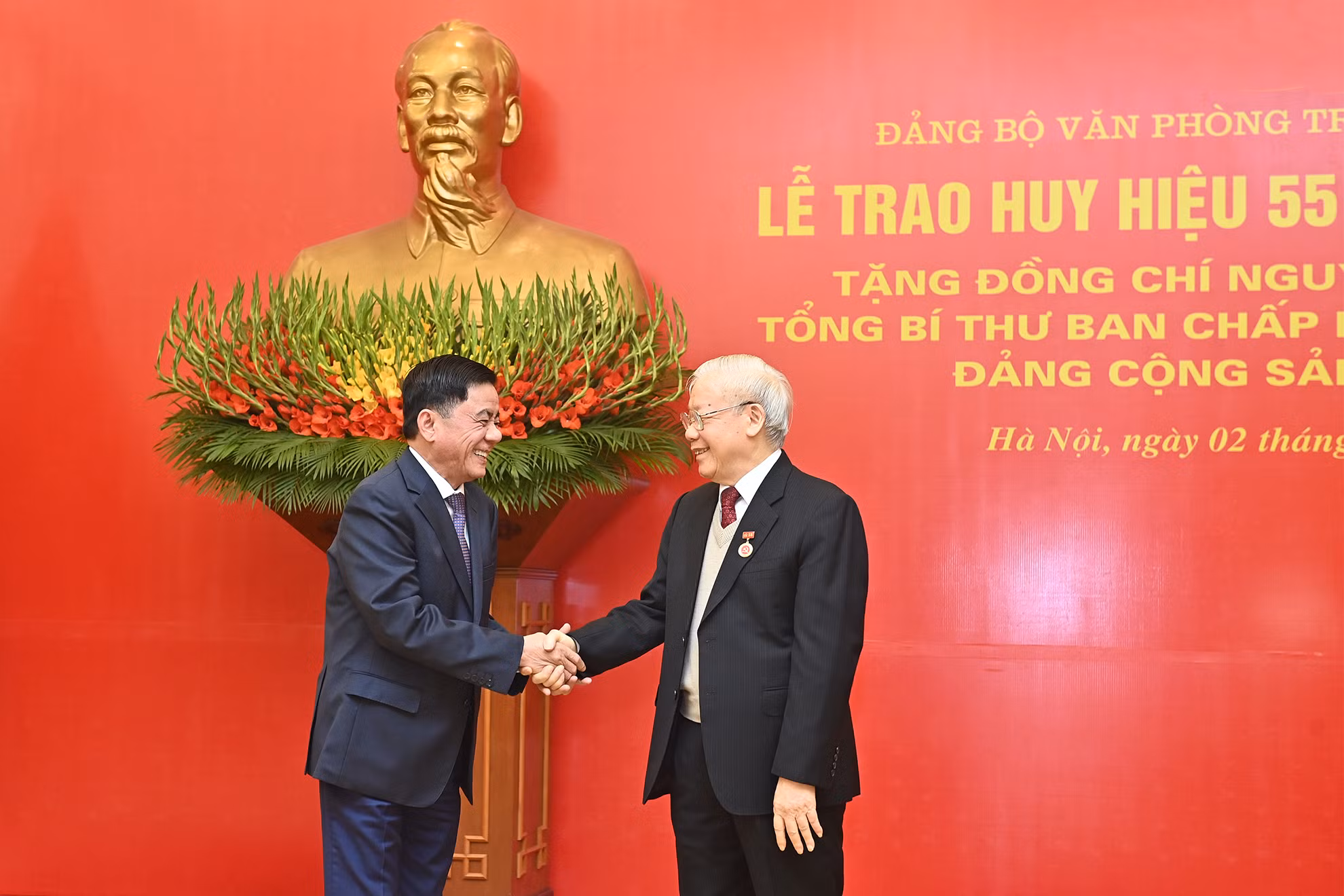 Các đồng chí lãnh đạo Đảng và Nhà nước chúc mừng Tổng Bí thư Nguyễn Phú Trọng. Các đồng chí lãnh đạo Đảng và Nhà nước chúc mừng Tổng Bí thư Nguyễn Phú Trọng.