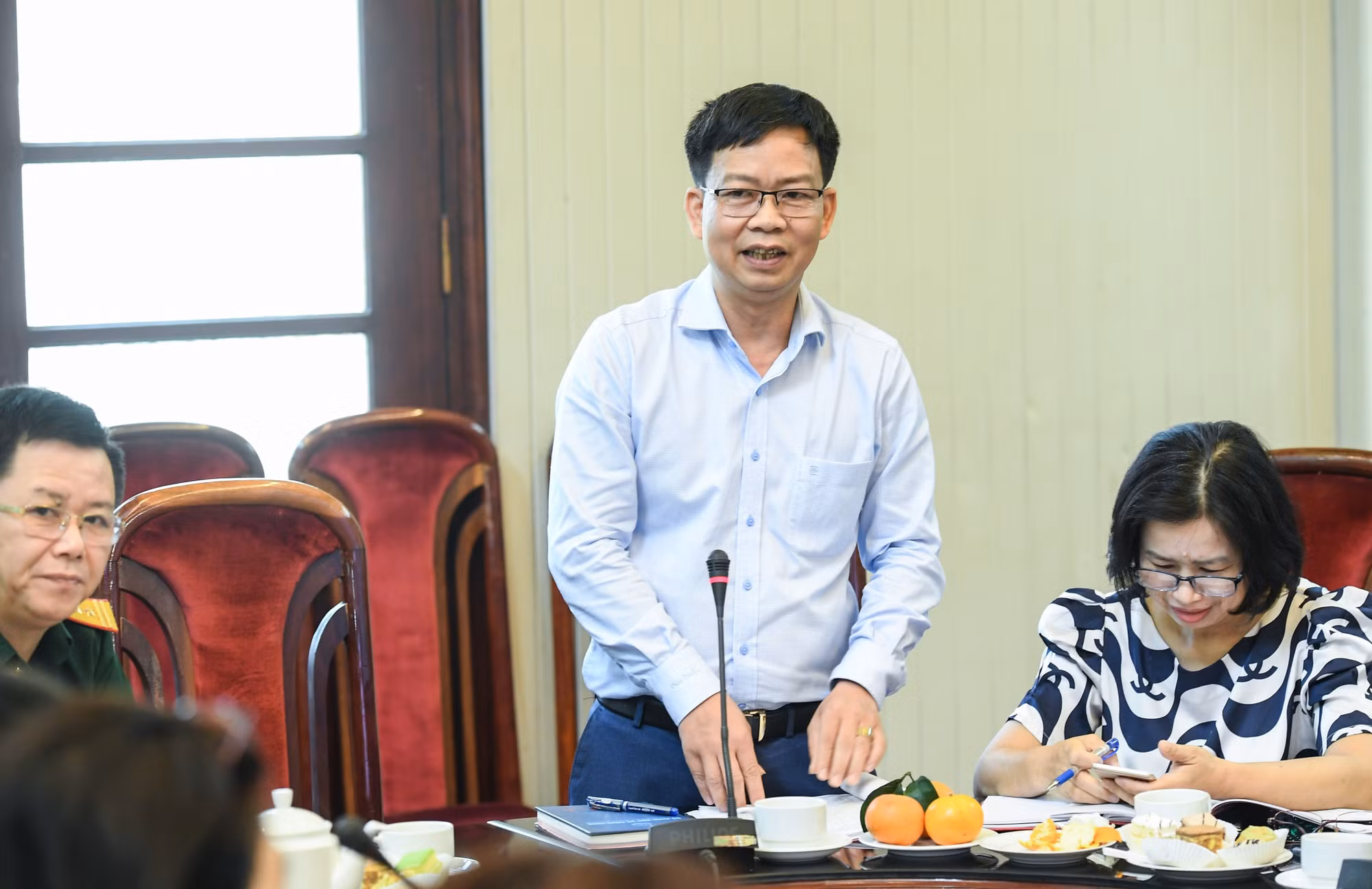 Đồng chí Đỗ Xuân Ngọc, Phó Chủ tịch Công đoàn Bộ Khoa học và Công nghệ trình bày tham luận "Công đoàn với việc động viên đoàn viên, người lao động phát huy sáng kiến, cải tiến kỹ thuật góp phần tăng năng suất lao động theo tư tưởng Hồ Chí Minh".