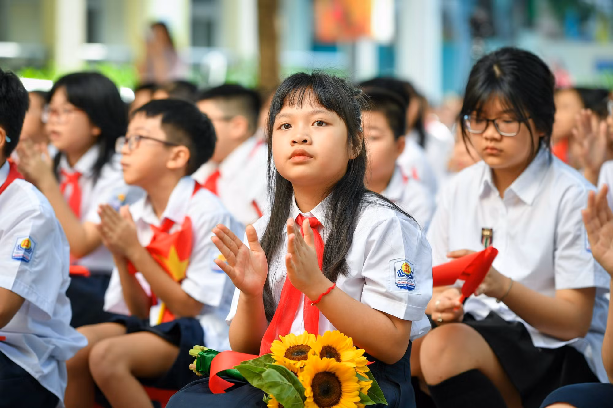 Háo hức, hồi hộp là tâm lý chung của các học sinh khi được trở lại trường. (Ảnh: THÀNH ĐẠT)