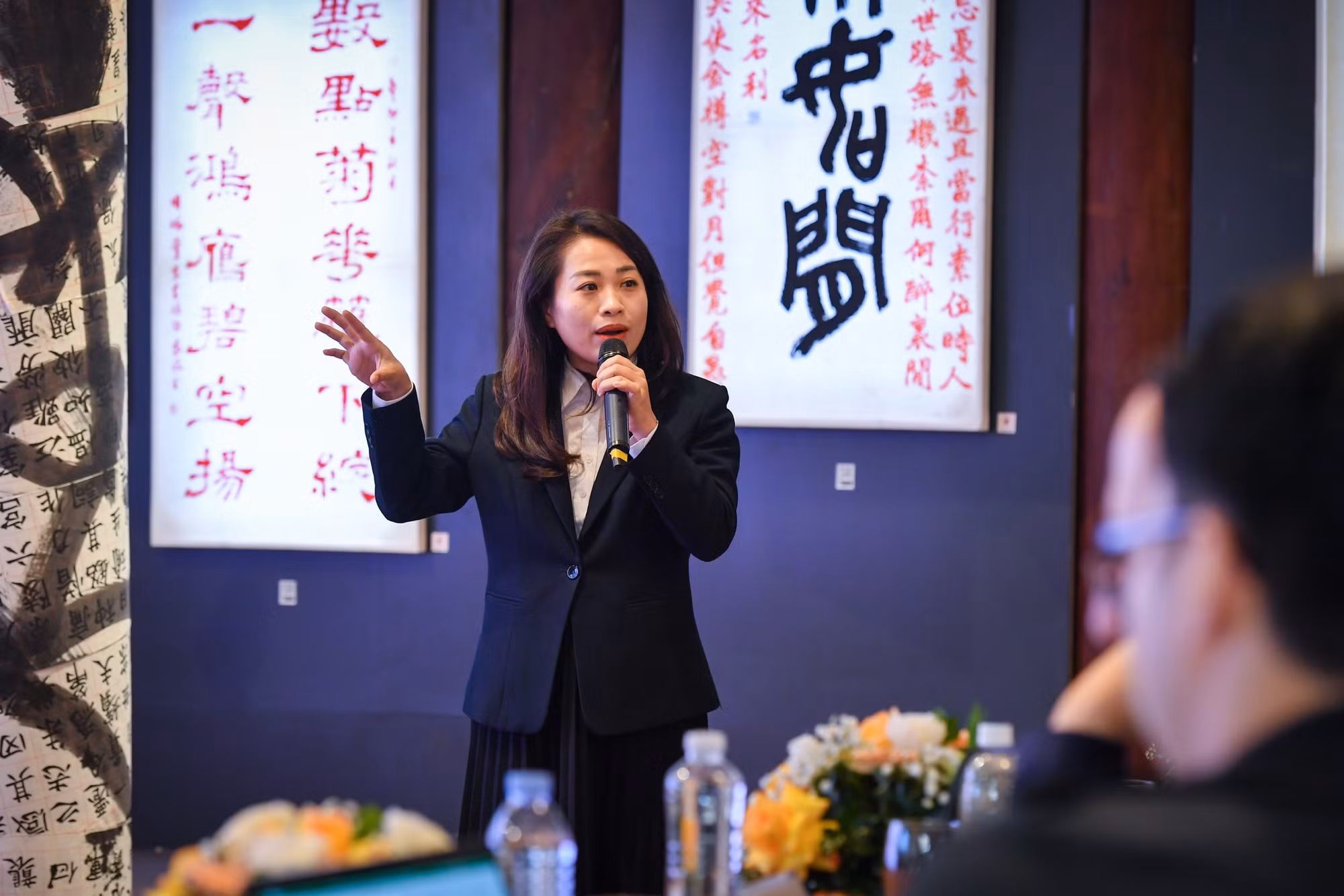 Đại diện dự án thuyết trình tại sự kiện. Đại diện dự án thuyết trình tại sự kiện.