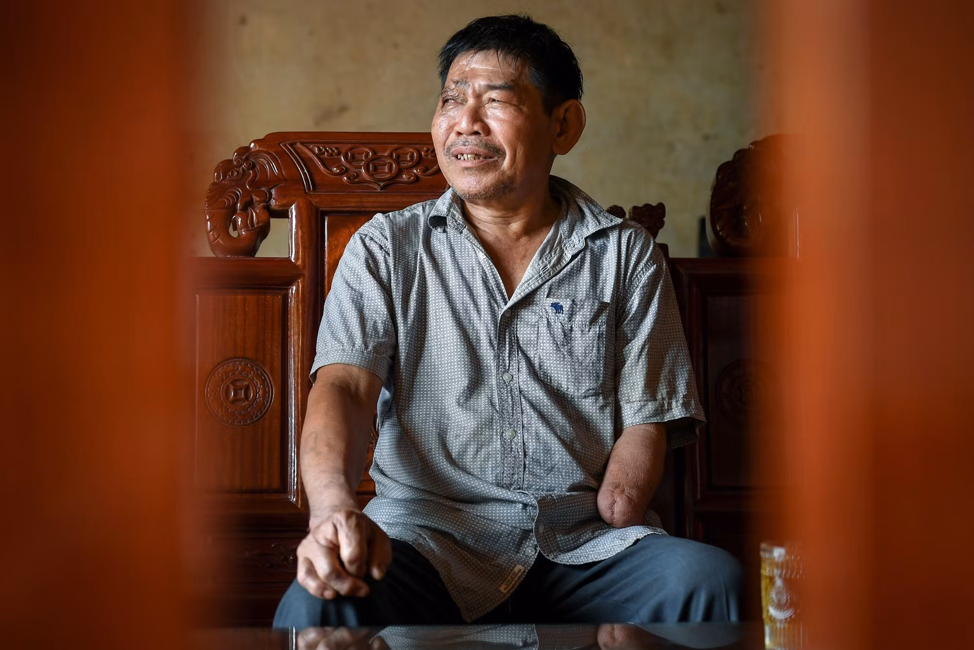 Sau nhiều năm, những nạn nhân bom, mìn, vật nổ còn sót lại như ông Sự, bà Mễ đã có thể nở nụ cười khi được trao sinh kế, trao cả niềm tin vào tương lai bình an phía trước. Sau nhiều năm, những nạn nhân bom, mìn, vật nổ còn sót lại như ông Sự, bà Mễ đã có thể nở nụ cười khi được trao sinh kế, trao cả niềm tin vào tương lai bình an phía trước.
