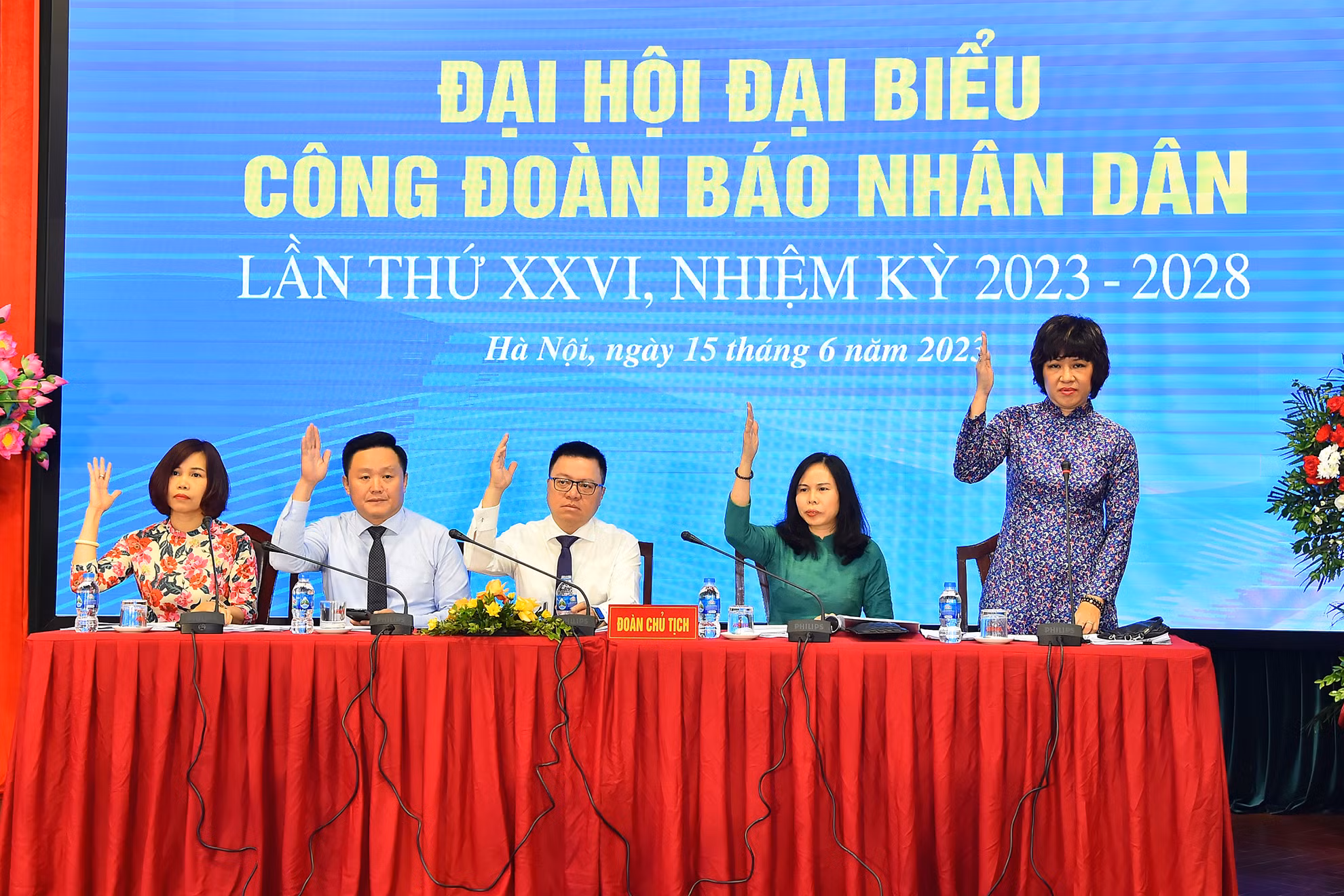 Đoàn Chủ tịch điều hành Đại hội đại biểu Công đoàn Báo Nhân Dân lần thứ XXVI, nhiệm kỳ 2023-2028.