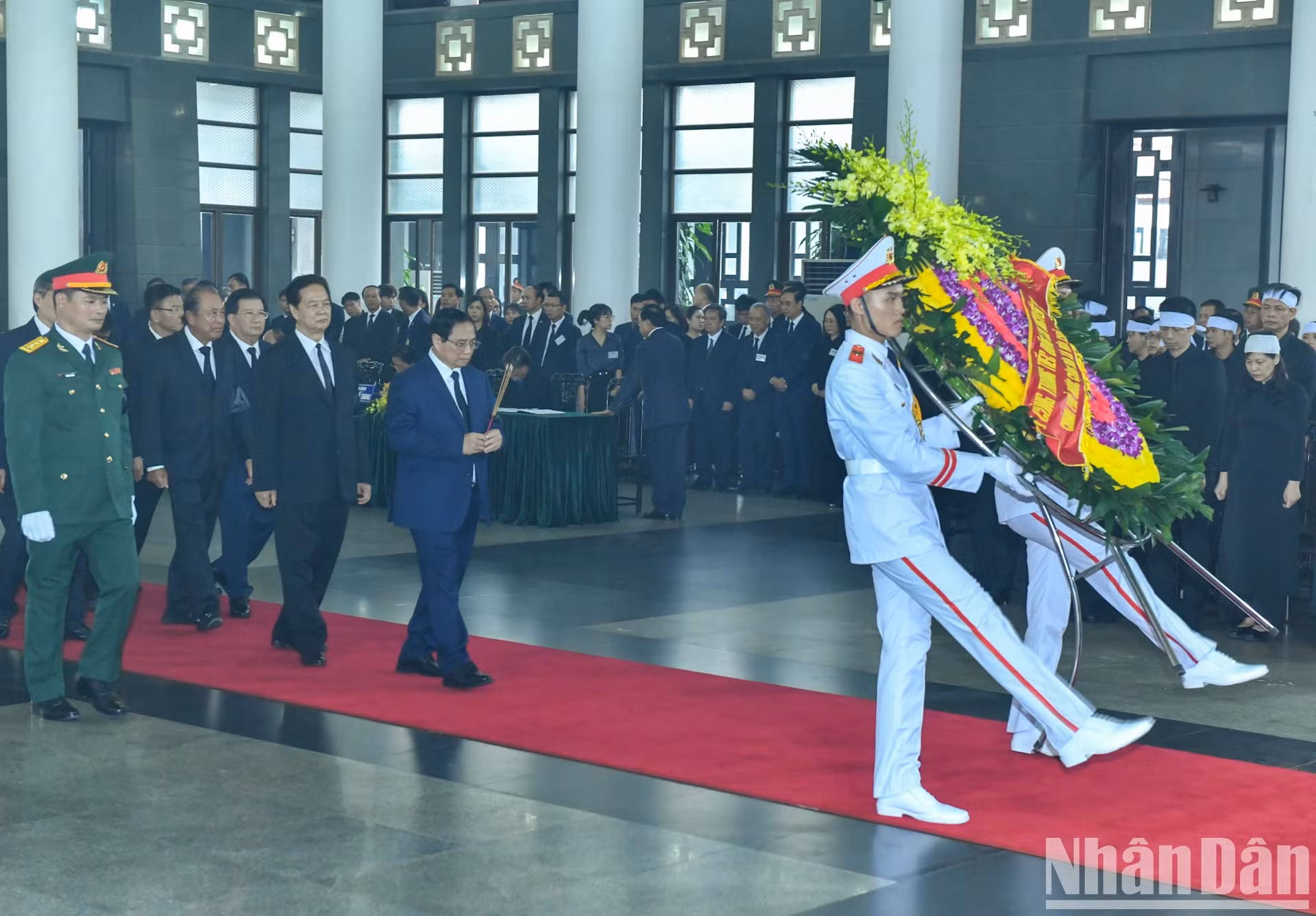 [Ảnh] Lãnh đạo Đảng, Nhà nước và Mặt trận Tổ quốc viếng Tổng Bí thư Nguyễn Phú Trọng ảnh 9