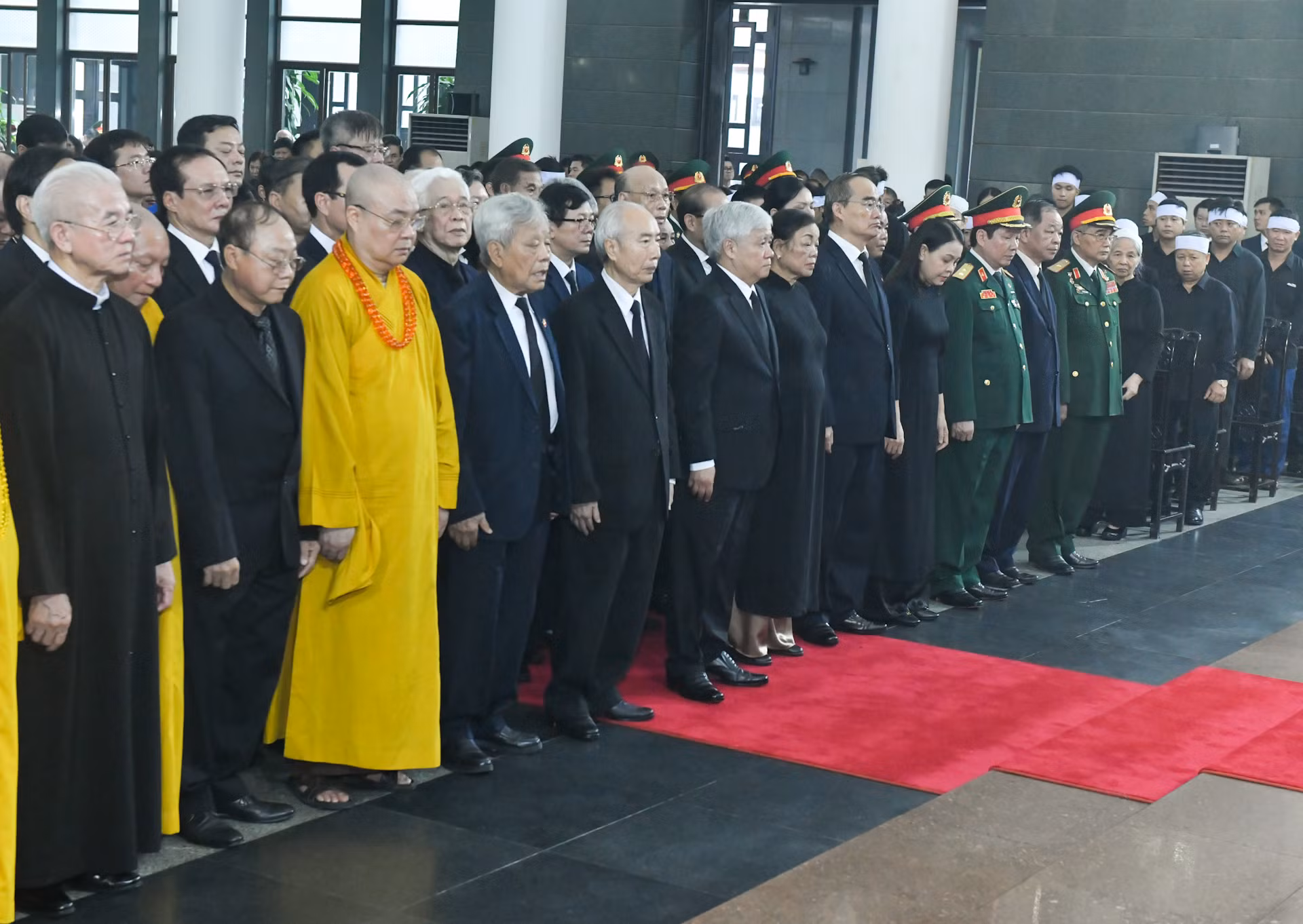 [Ảnh] Lãnh đạo Đảng, Nhà nước và Mặt trận Tổ quốc viếng Tổng Bí thư Nguyễn Phú Trọng ảnh 16