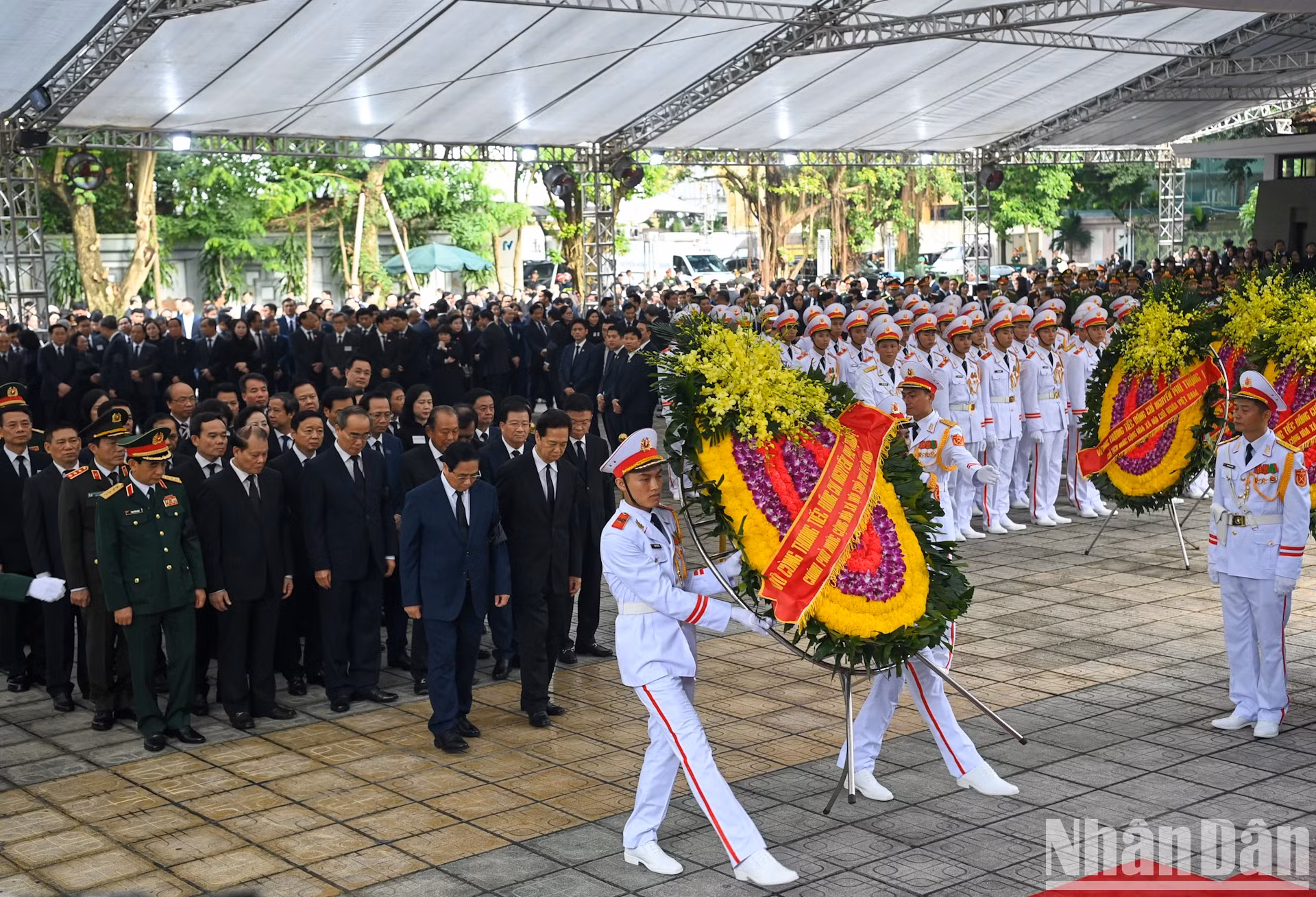 [Ảnh] Lãnh đạo Đảng, Nhà nước và Mặt trận Tổ quốc viếng Tổng Bí thư Nguyễn Phú Trọng ảnh 8