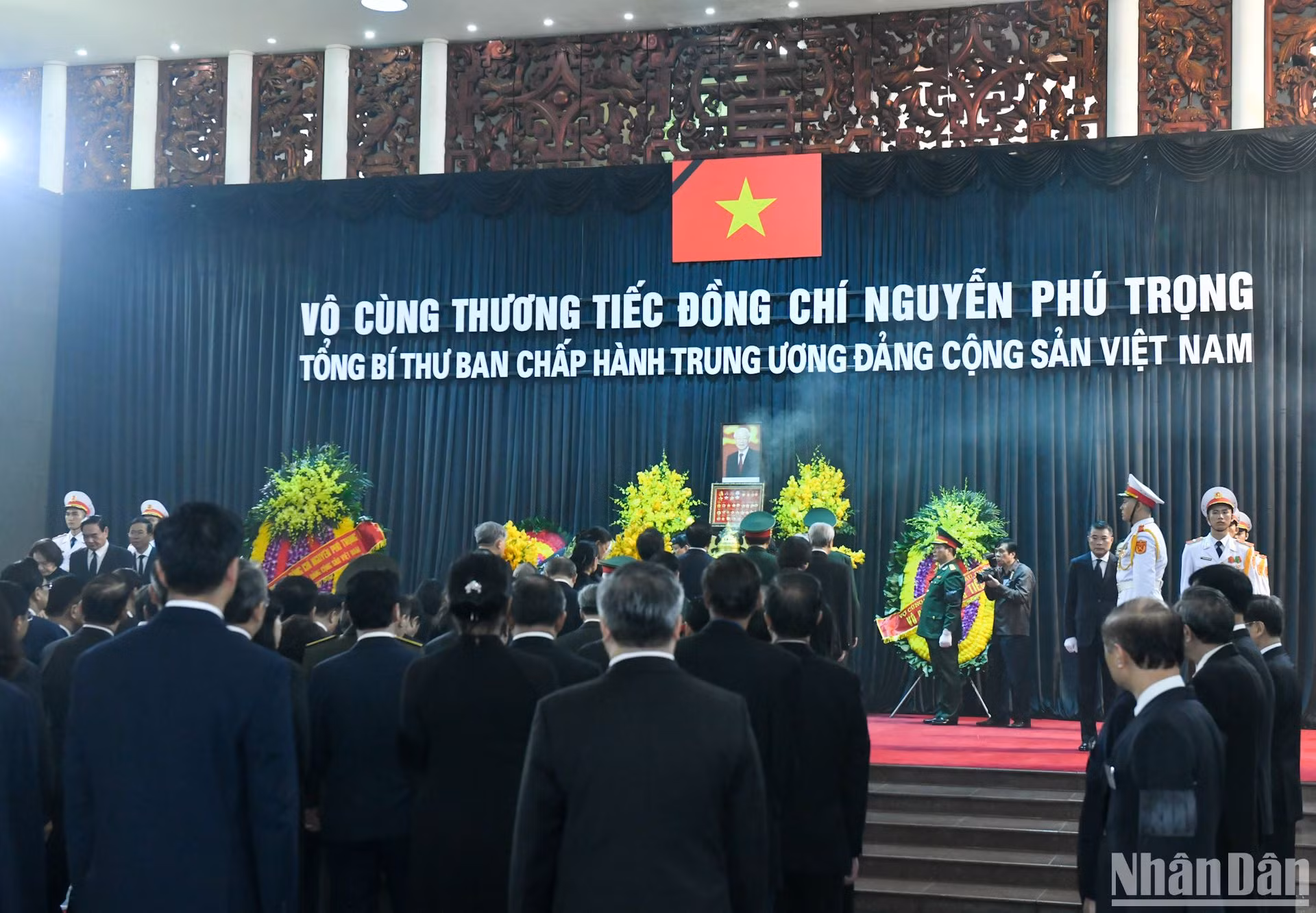 [Ảnh] Lãnh đạo Đảng, Nhà nước và Mặt trận Tổ quốc viếng Tổng Bí thư Nguyễn Phú Trọng ảnh 4