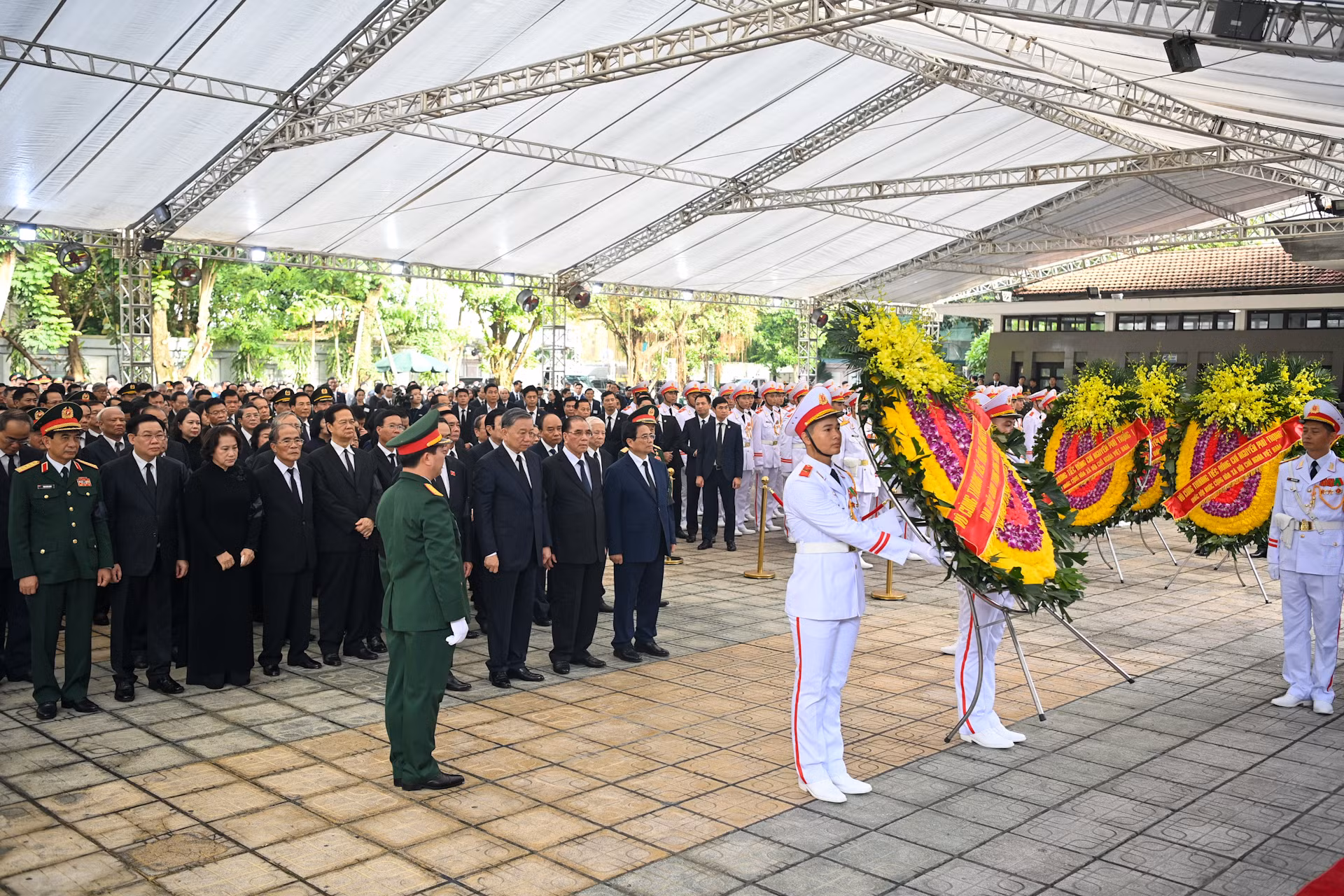 [Ảnh] Lãnh đạo Đảng, Nhà nước và Mặt trận Tổ quốc viếng Tổng Bí thư Nguyễn Phú Trọng ảnh 2