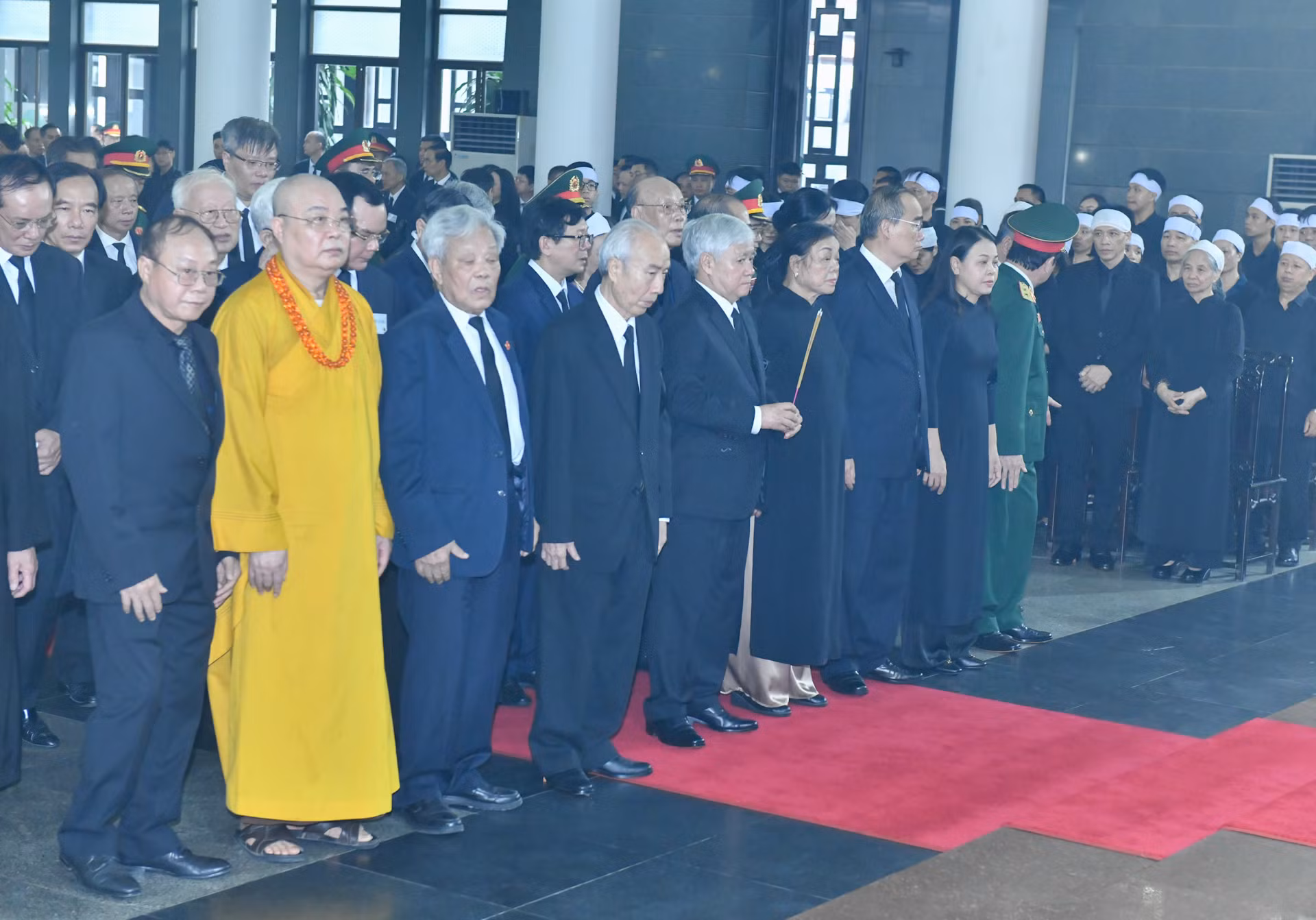 [Ảnh] Lãnh đạo Đảng, Nhà nước và Mặt trận Tổ quốc viếng Tổng Bí thư Nguyễn Phú Trọng ảnh 15