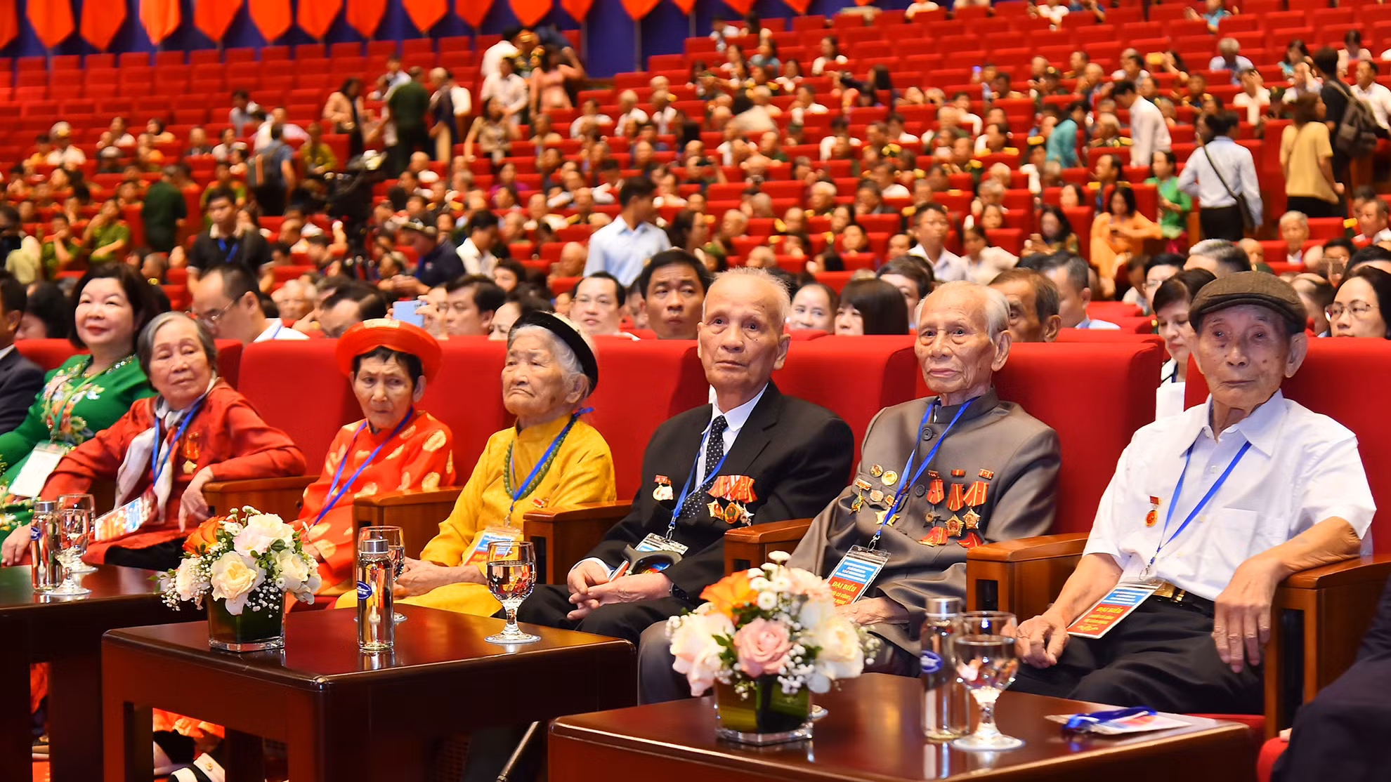 Hội nghị tri ân người có công với cách mạng năm 2024 có sự tham gia của nhiều đại biểu là lão thành cách mạng, cán bộ tiền khởi nghĩa, Bà mẹ Việt Nam Anh hùng.