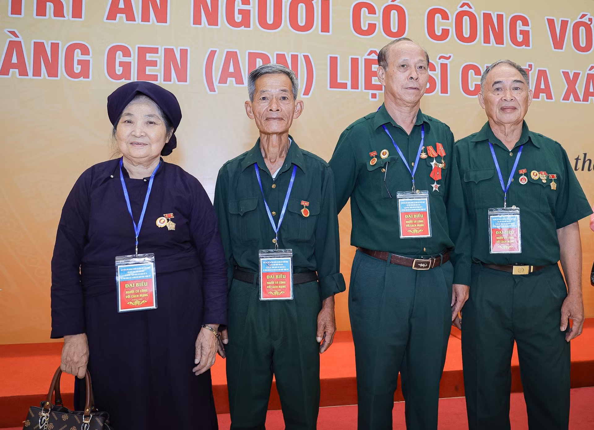 Các đại biểu người có công với cách mạng tiêu biểu tỉnh Bắc Kạn.