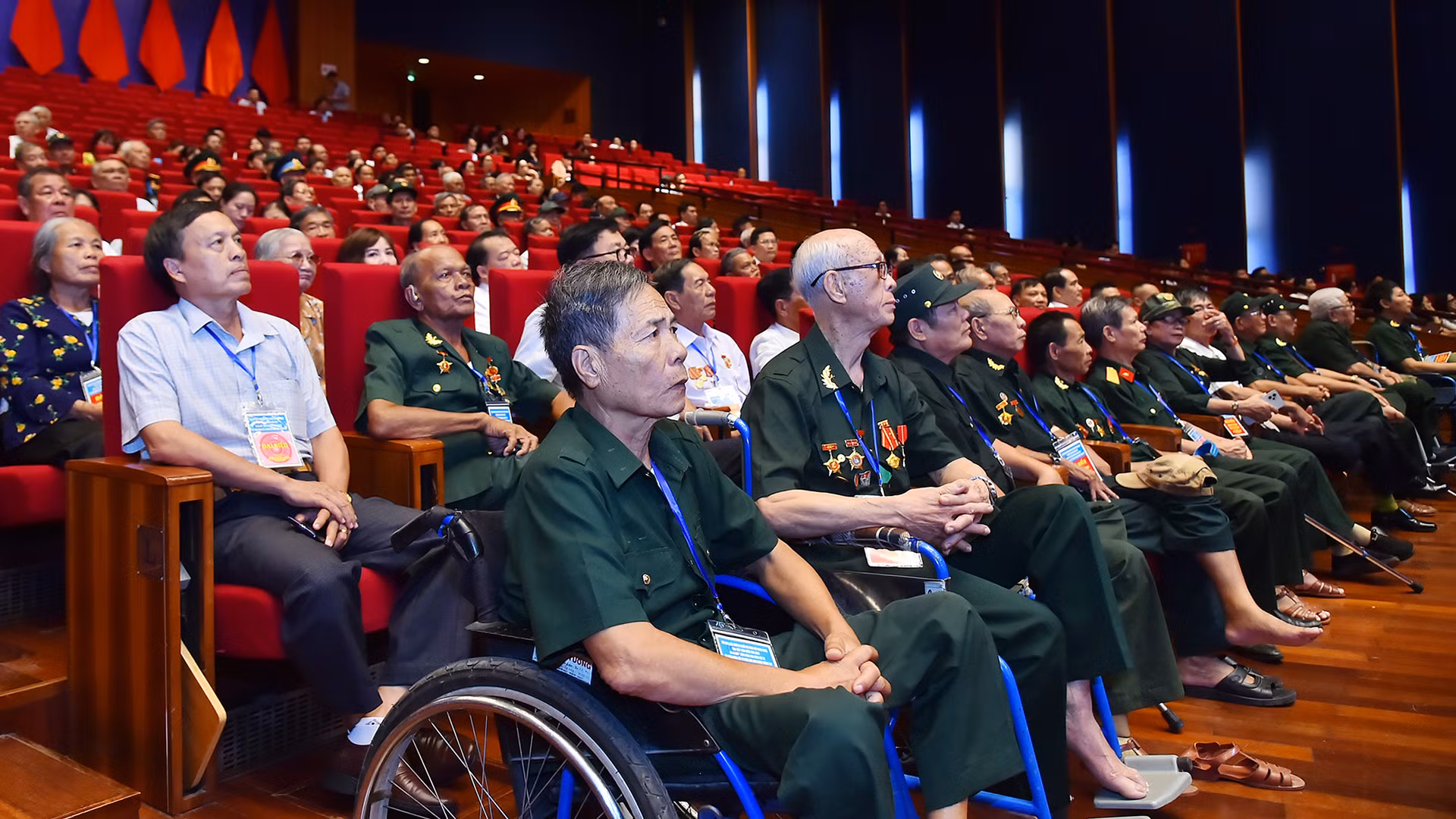 Các đại biểu thương binh dự Hội nghị tri ân người có công với cách mạng năm 2024. (Ảnh: THỦY NGUYÊN)