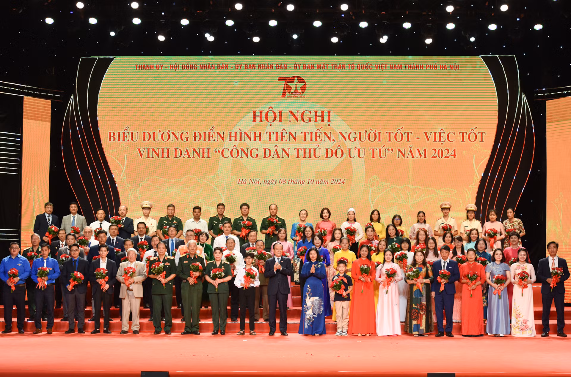 Phó Bí thư Thường trực Thành ủy Hà Nội Nguyễn Thị Tuyến và Phó Bí thư Thành ủy, Chủ tịch Hội đồng nhân dân thành phố Hà Nội Nguyễn Ngọc Tuấn biểu dương điển hình tiên tiến, người tốt, việc tốt năm 2024. Phó Bí thư Thường trực Thành ủy Hà Nội Nguyễn Thị Tuyến và Phó Bí thư Thành ủy, Chủ tịch Hội đồng nhân dân thành phố Hà Nội Nguyễn Ngọc Tuấn biểu dương điển hình tiên tiến, người tốt, việc tốt năm 2024.