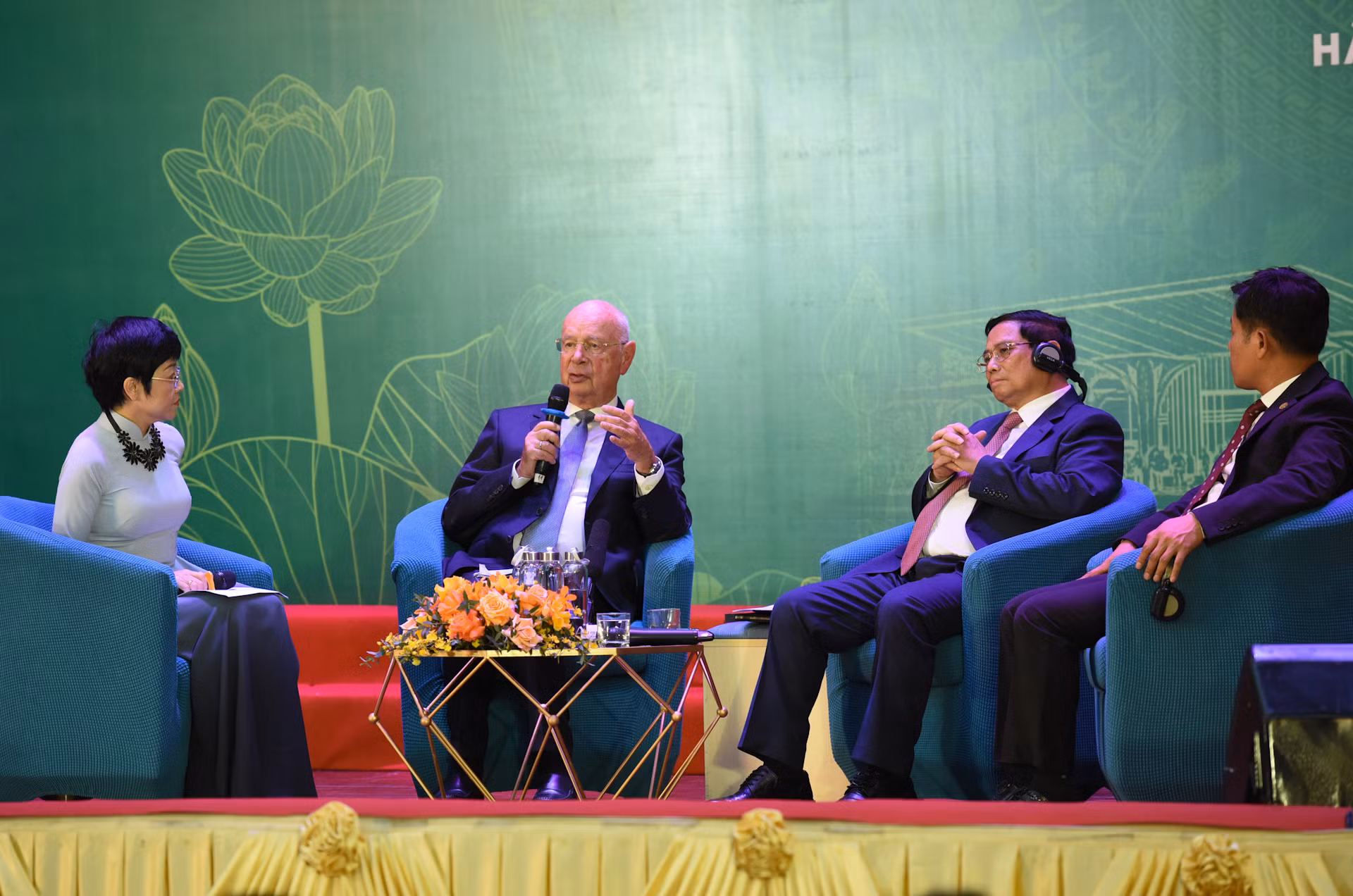 Giáo sư Klaus Schwab, Nhà sáng lập kiêm Chủ tịch WEF Trả lời câu hỏi của sinh viên.