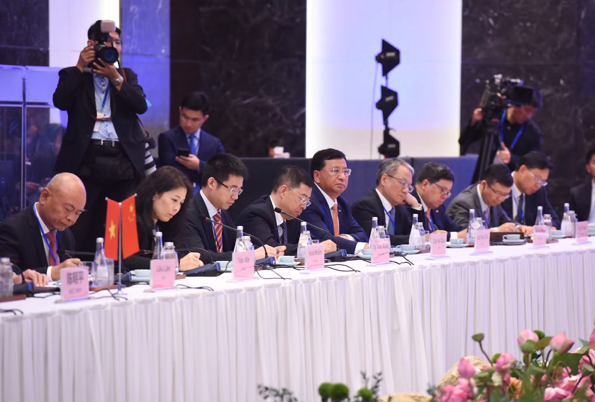 Đại diện lãnh đạo các doanh nghiệp Trung Quốc tham dự tọa đàm.