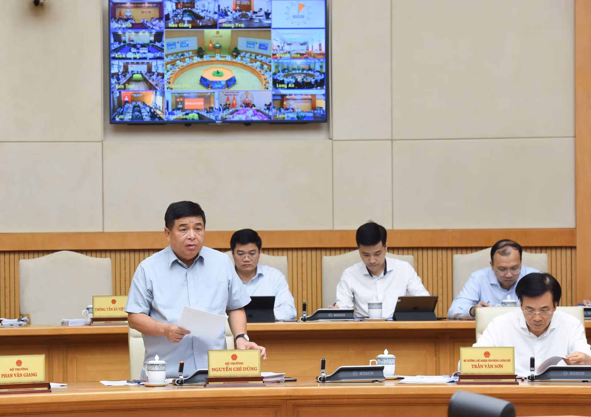 Bộ trưởng Kế hoạch và Đầu tư Nguyễn Chí Dũng phát biểu tại phiên họp.