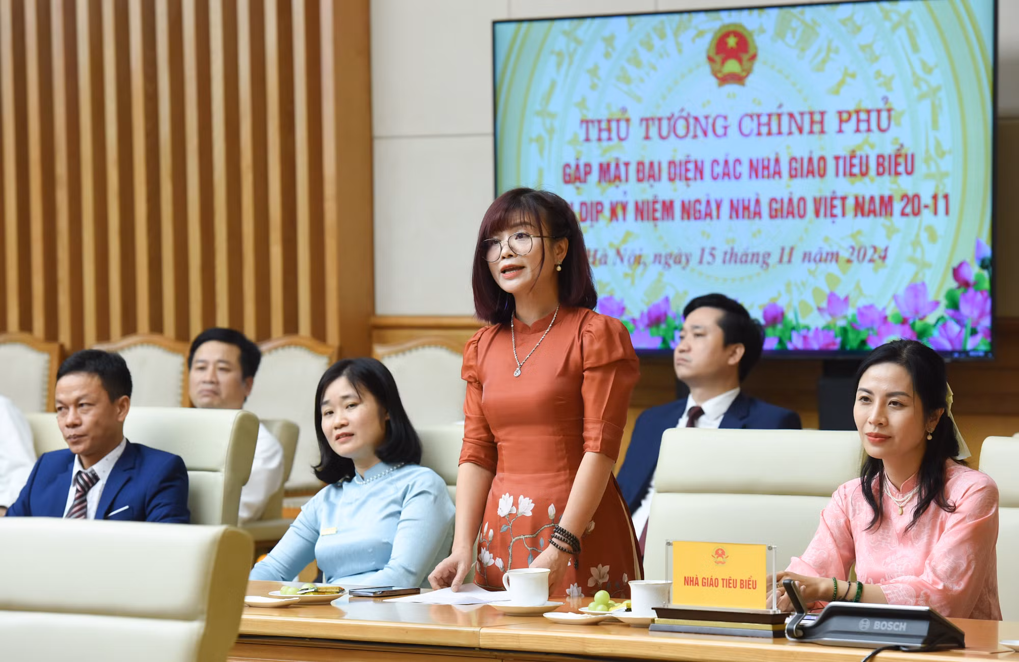 Cô Nguyễn Thị Kim Tân, Trường Cao đẳng Truyền hình (Đài Truyền hình Việt Nam) đại diện cho khối Giáo dục nghề nghiệp phát biểu.