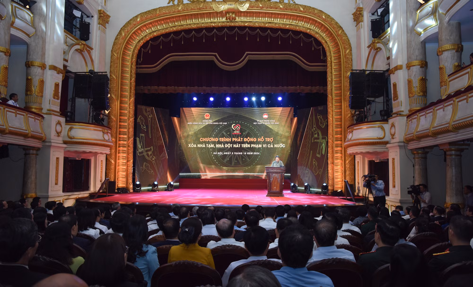 Quang cảnh buổi lễ. Quang cảnh buổi lễ.