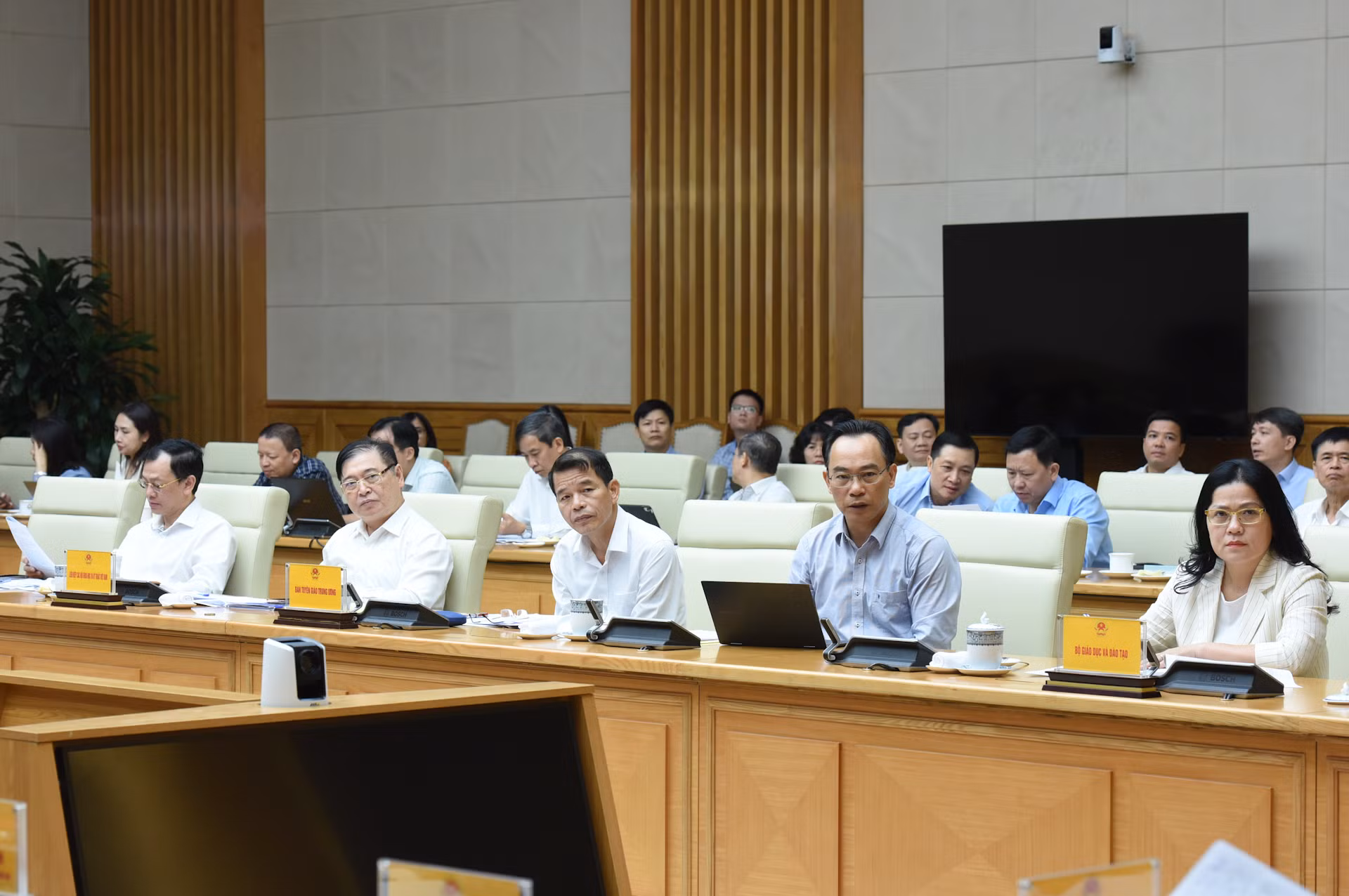 Các đại biểu tham dự phiên họp.
