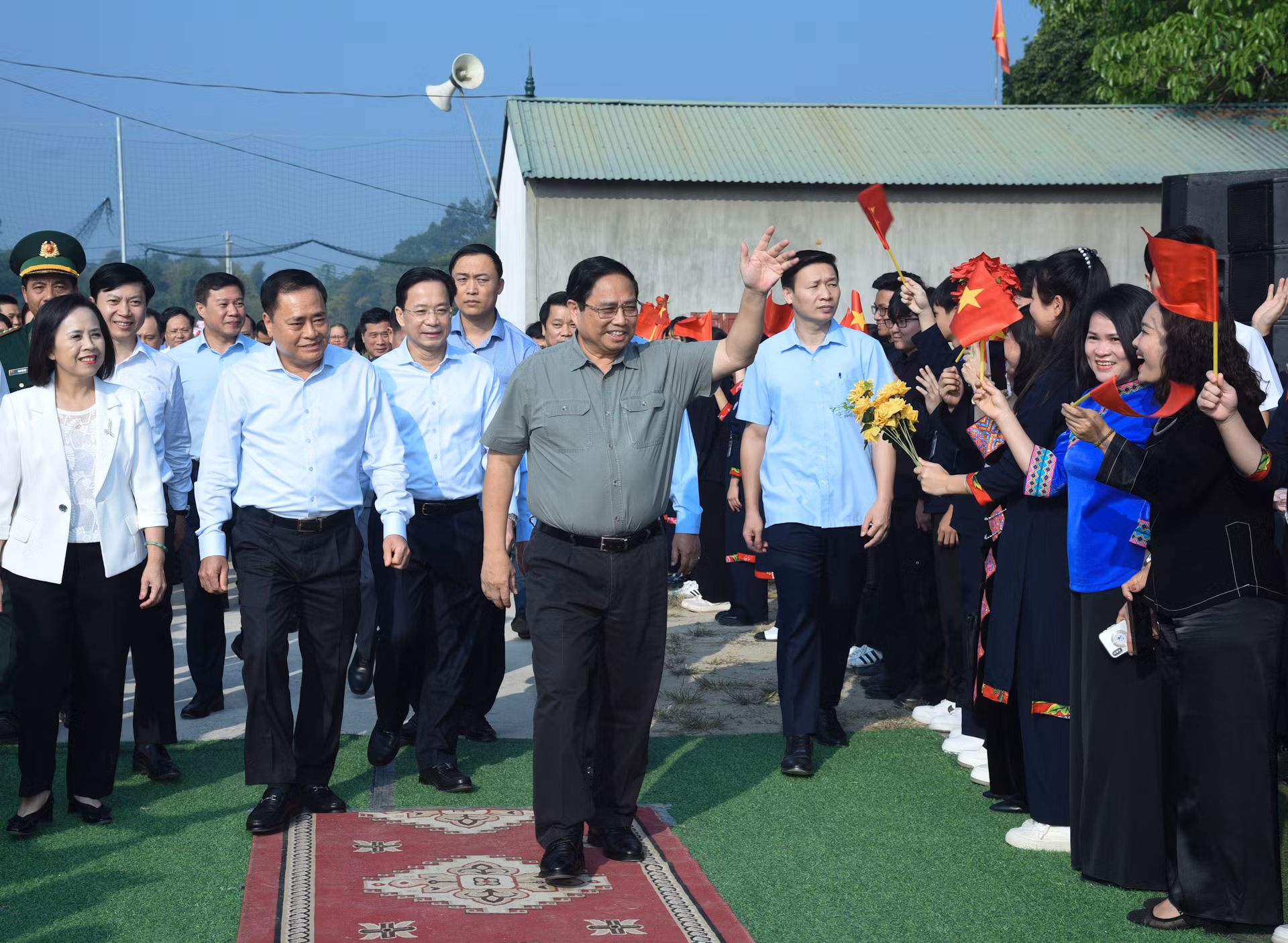 Thủ tướng Phạm Minh Chính đến dự Ngày hội Đại đoàn kết toàn dân tộc tại thị trấn Na Sầm, huyện Văn Lãng, tỉnh Lạng Sơn. Thủ tướng Phạm Minh Chính đến dự Ngày hội Đại đoàn kết toàn dân tộc tại thị trấn Na Sầm, huyện Văn Lãng, tỉnh Lạng Sơn.