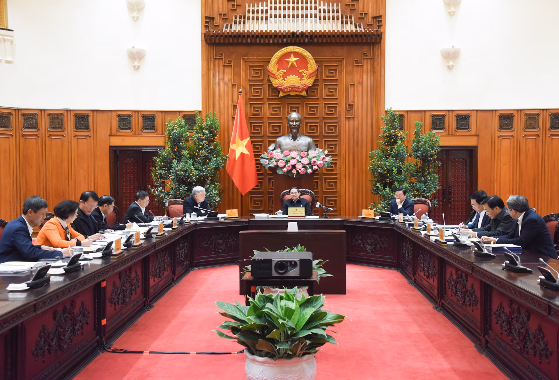 Thủ tướng Phạm Minh Chính chủ trì Phiên họp lần thứ 9 Ban Chỉ đạo tinh gọn bộ máy của Chính phủ. Cùng dự có các đồng chí Ủy viên Bộ Chính trị, Ủy viên Trung ương Đảng, Phó Thủ tướng Chính phủ, thành viên Chính phủ, lãnh đạo các bộ, ngành, cơ quan thuộc Chính phủ, thành viên Ban Chỉ đạo. Thủ tướng Phạm Minh Chính chủ trì Phiên họp lần thứ 9 Ban Chỉ đạo tinh gọn bộ máy của Chính phủ. Cùng dự có các đồng chí Ủy viên Bộ Chính trị, Ủy viên Trung ương Đảng, Phó Thủ tướng Chính phủ, thành viên Chính phủ, lãnh đạo các bộ, ngành, cơ quan thuộc Chính phủ, thành viên Ban Chỉ đạo.