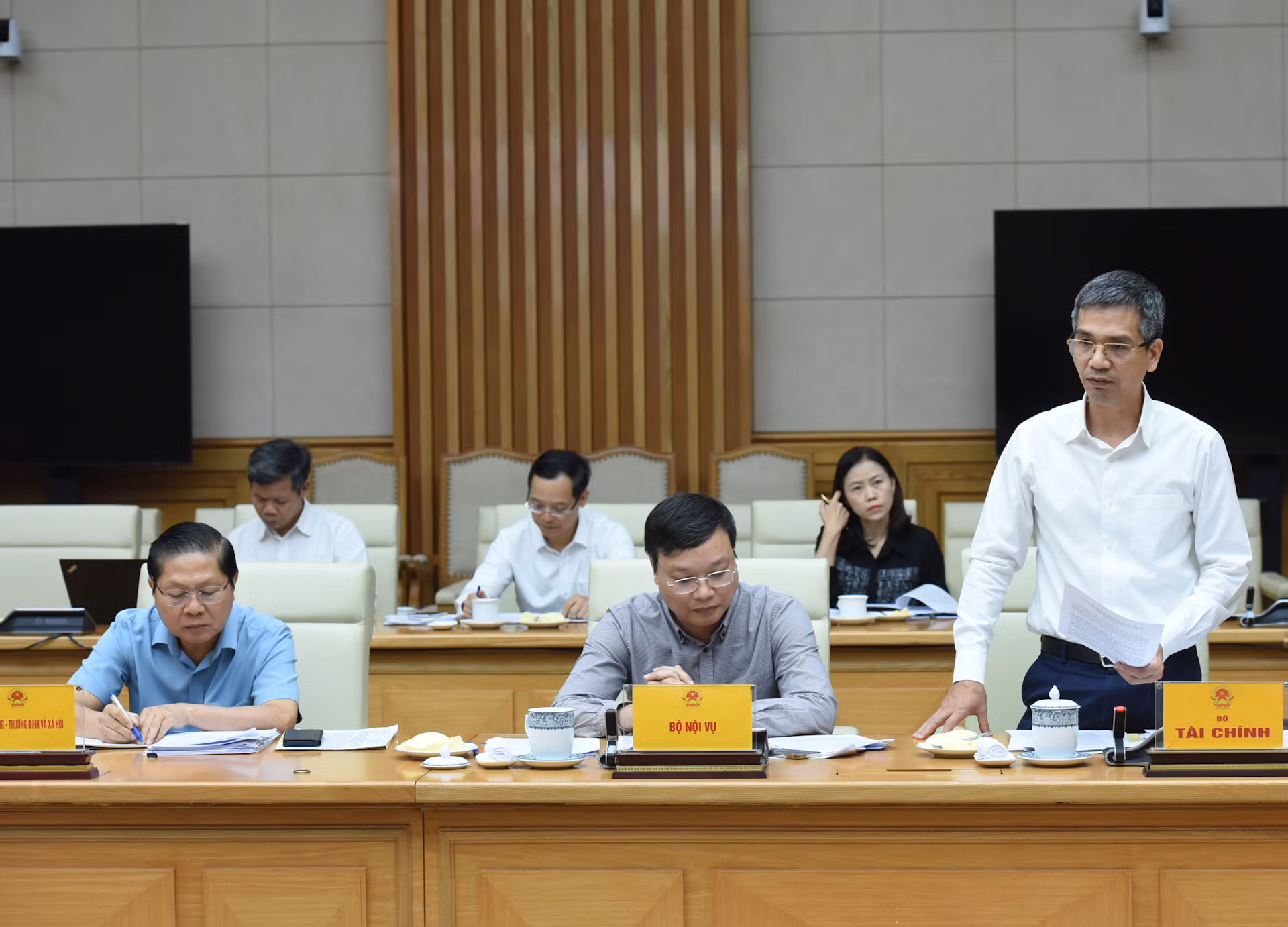 Đại diện lãnh đạo Bộ Tài chính phát biểu.