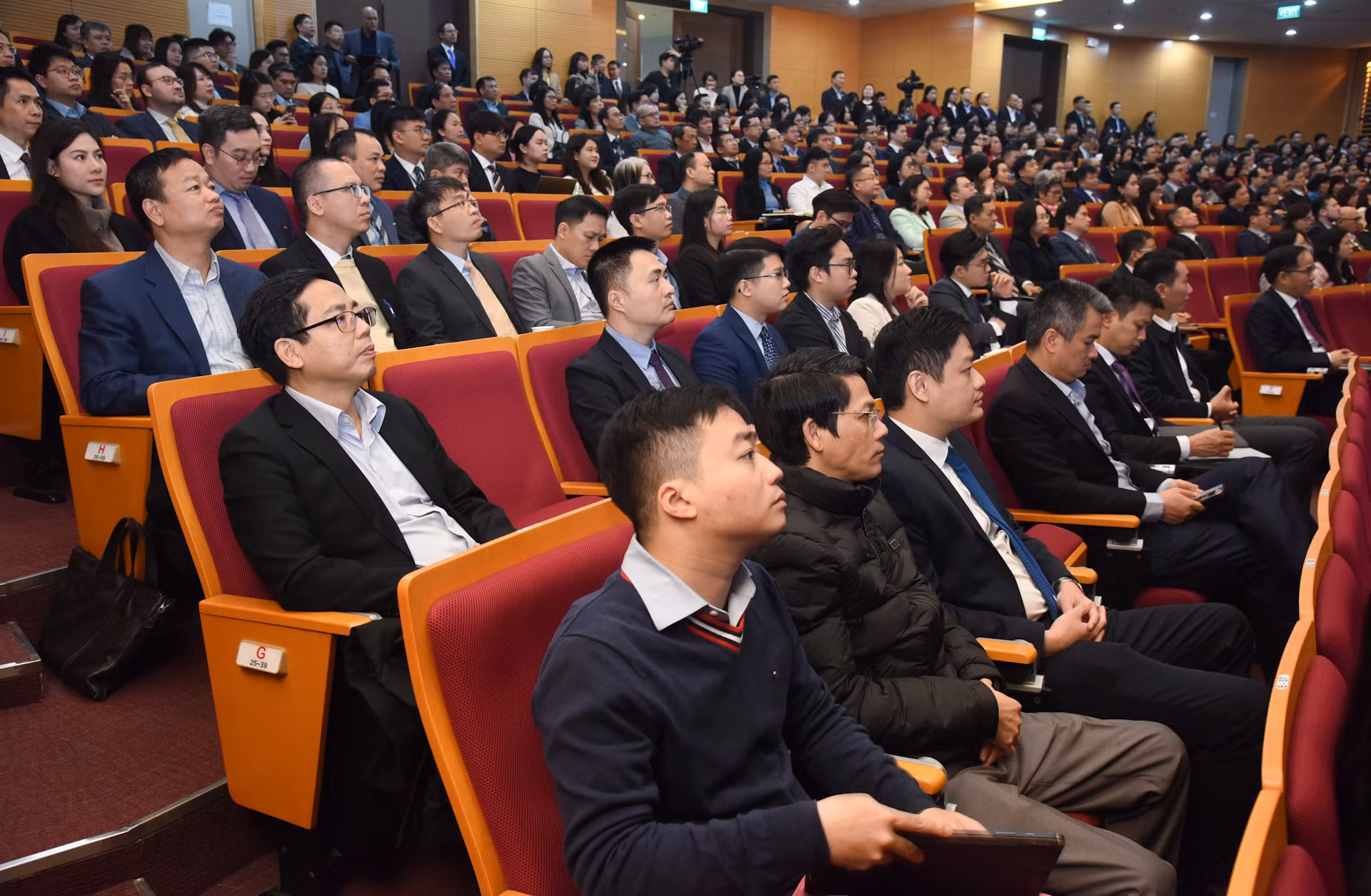 Các đại biểu tham dự hội nghị.