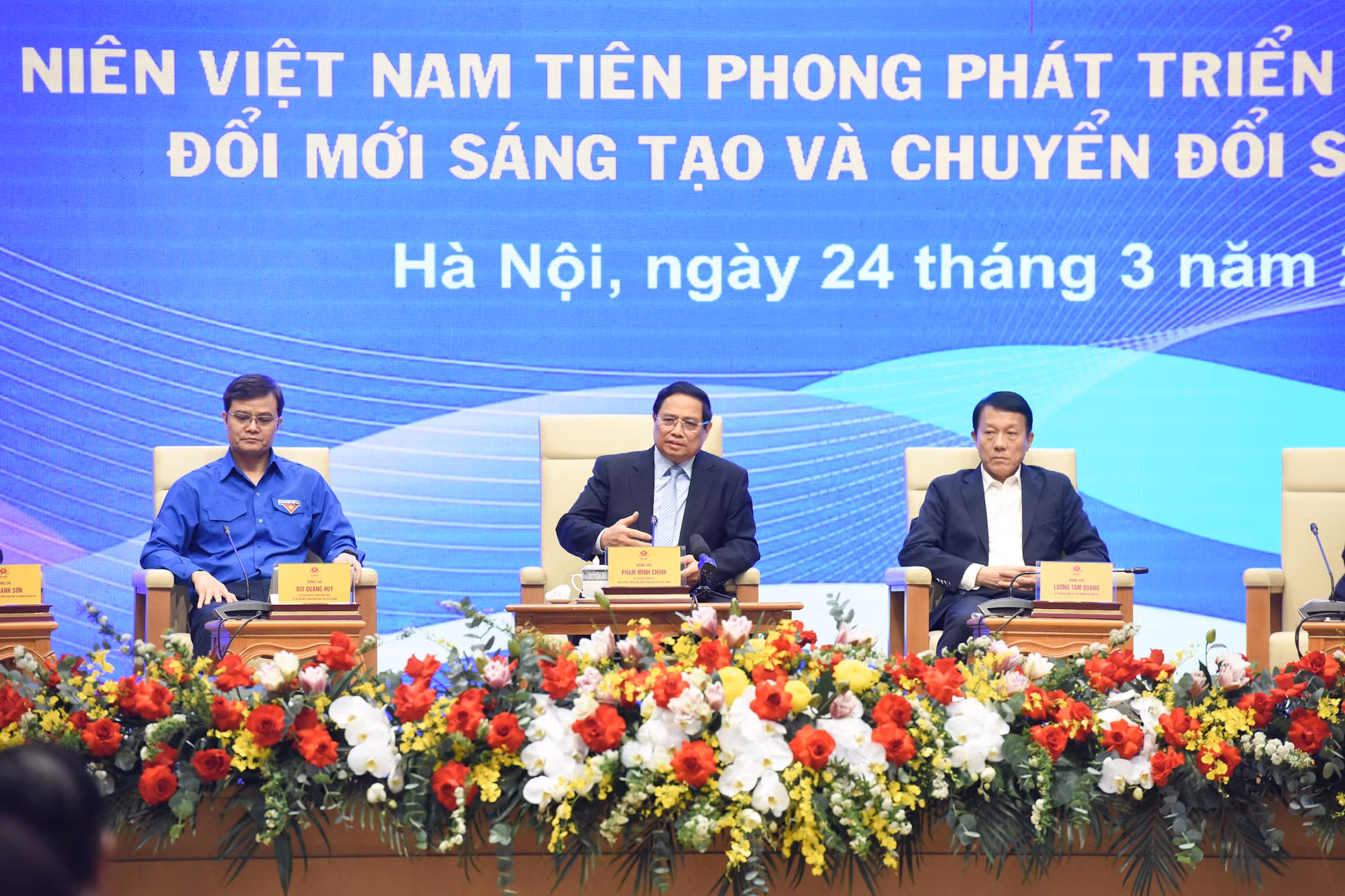 Thủ tướng Phạm Minh Chính đối thoại với thanh niên Việt Nam năm 2025. Thủ tướng Phạm Minh Chính đối thoại với thanh niên Việt Nam năm 2025.